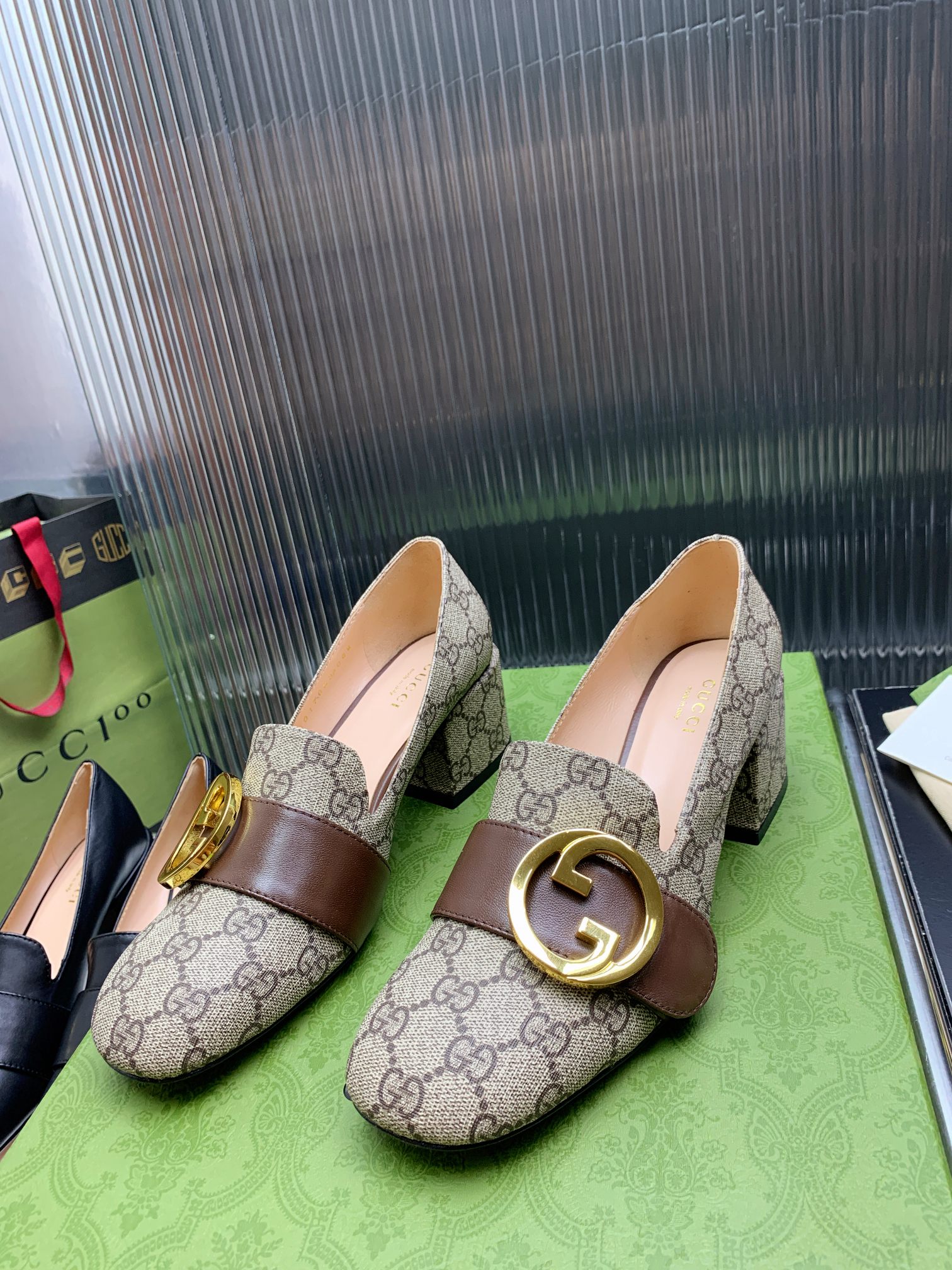 TOP GUCCI Double G Buckle Chunky Heel