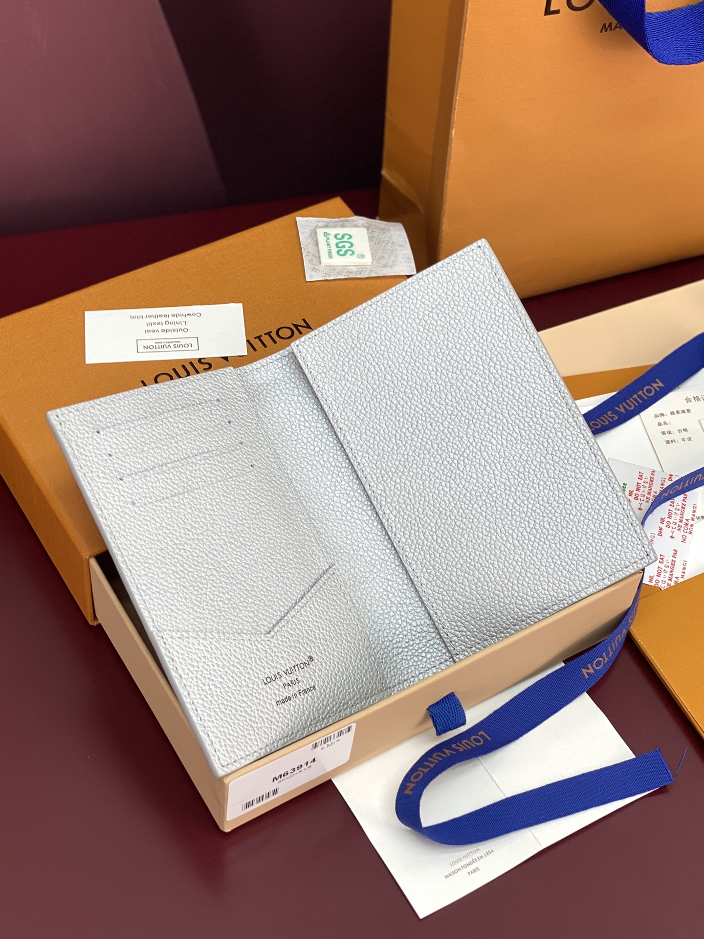 TOP Louis Vuitton LV Passport Holder 14x2.5x10cm - Pearl Silver