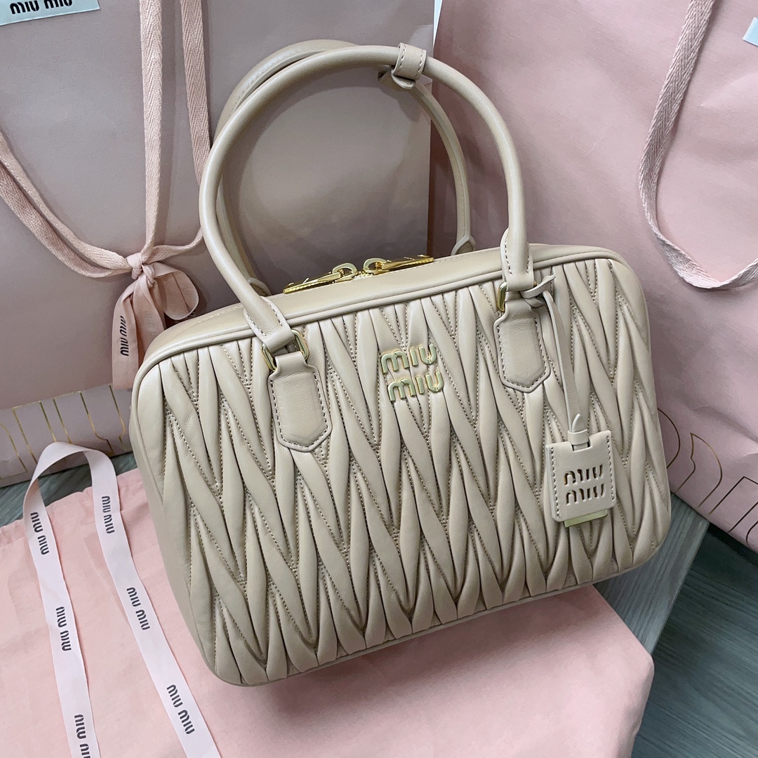 TOP Miu Miu Lambskin Bowling Bag 30 x 22 x 8.5 cm - 2 Color