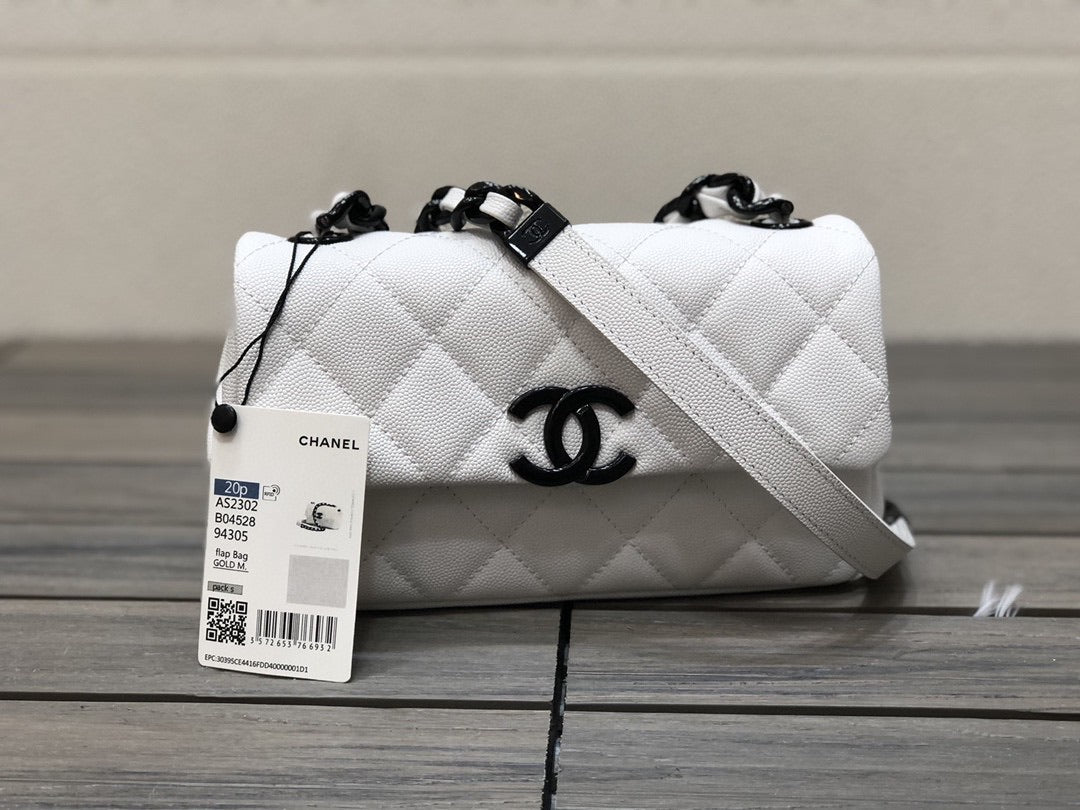 TOP CHANEL Flap Bag Caviar Small  - White & Black Hardware