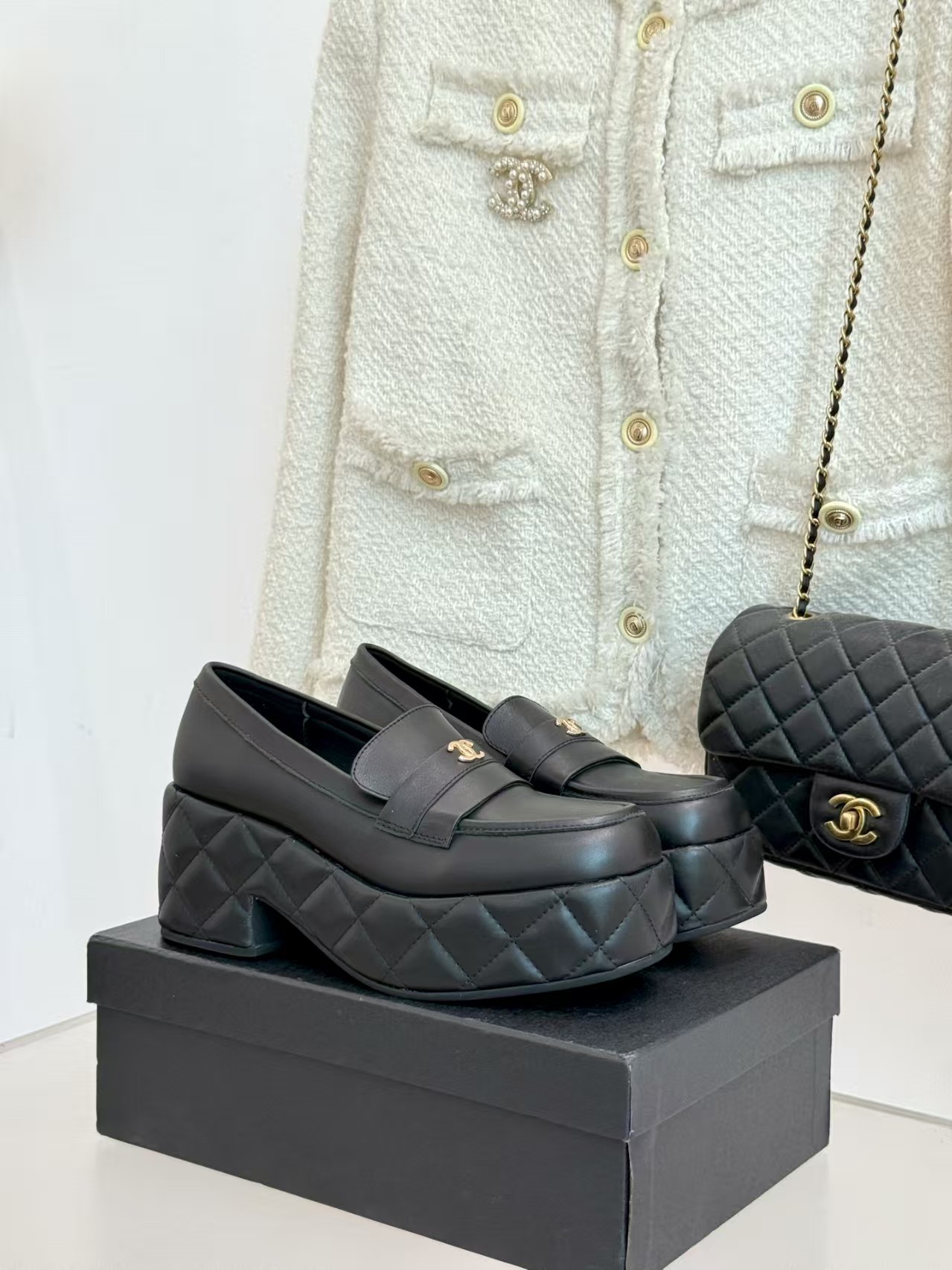 TOP CHANEL CC Shoes - Black