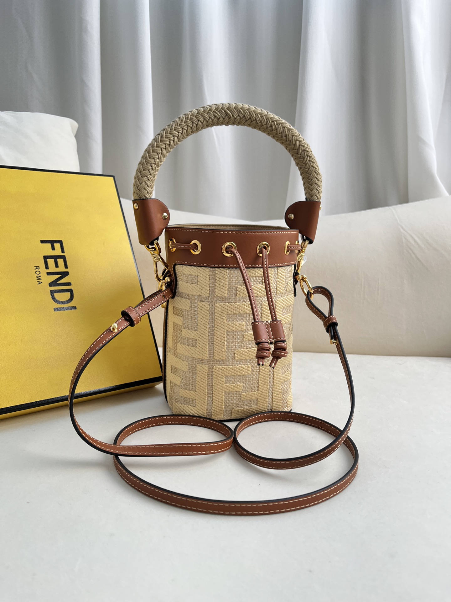 TOP FENDI Mon Tresor Calfskin/Straw Bag 18x12x10cm - Brown