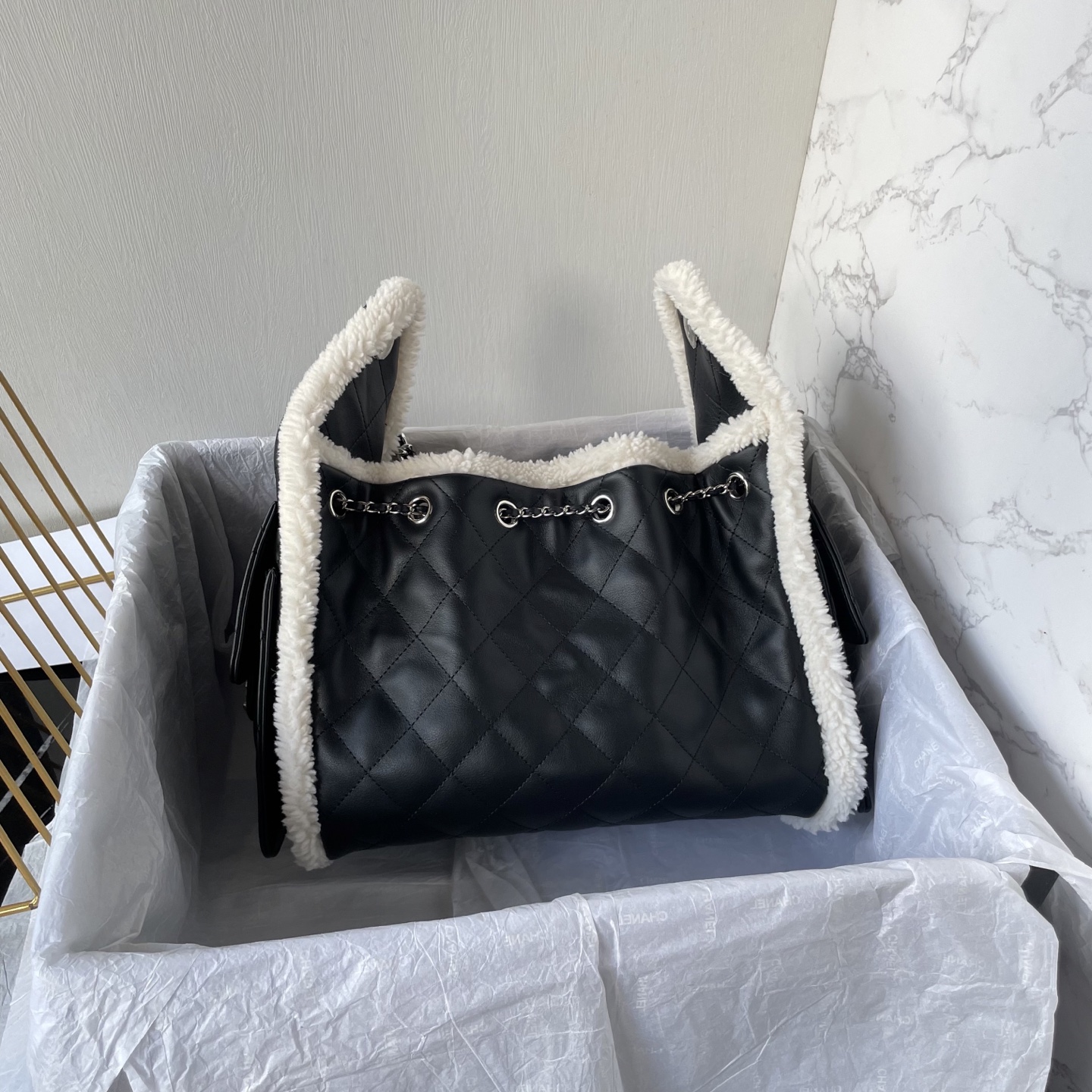 TOP CHANEL Hobo Bag Quilted Leather with Shearling Trim 30x26x14cm - Black