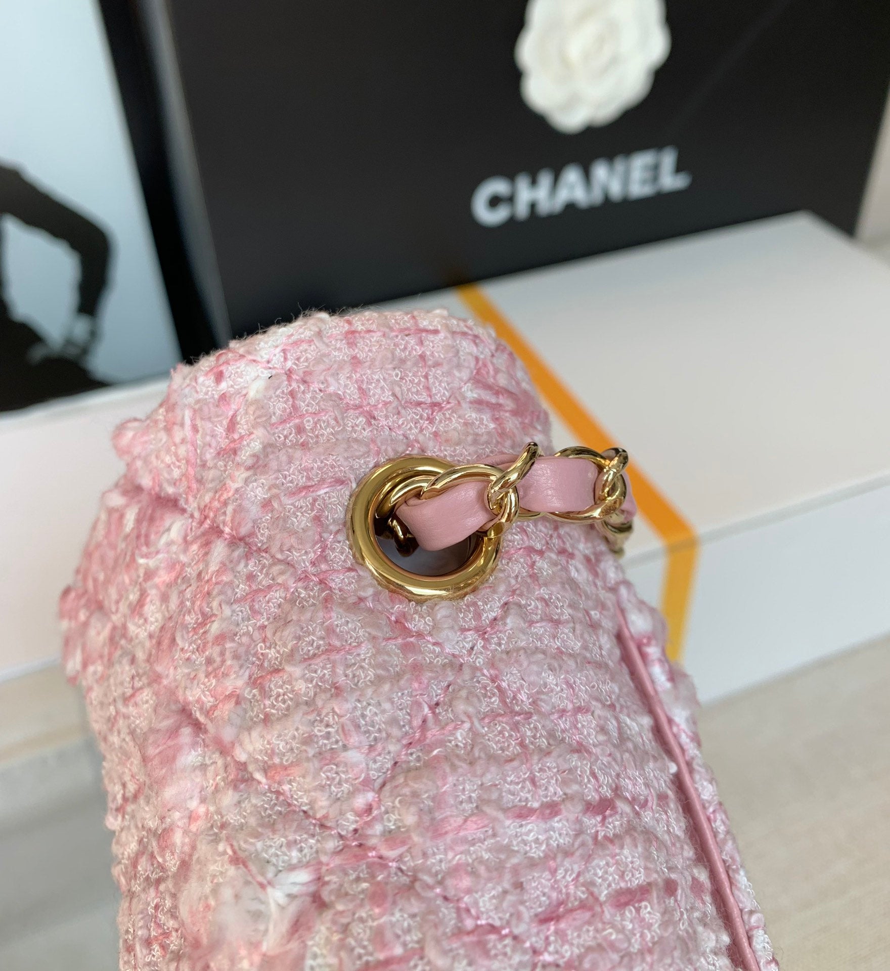 TOP CHANEL Classic Flap Bag  in Tweed New Mini 20cm - Pink Sakura