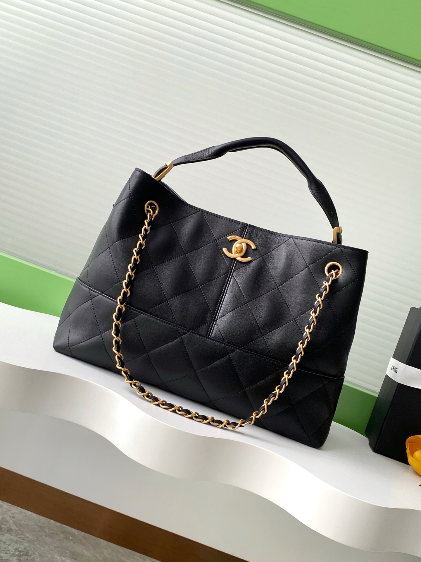TOP CHANEL Leather Bag 36-24-12 cm - Black