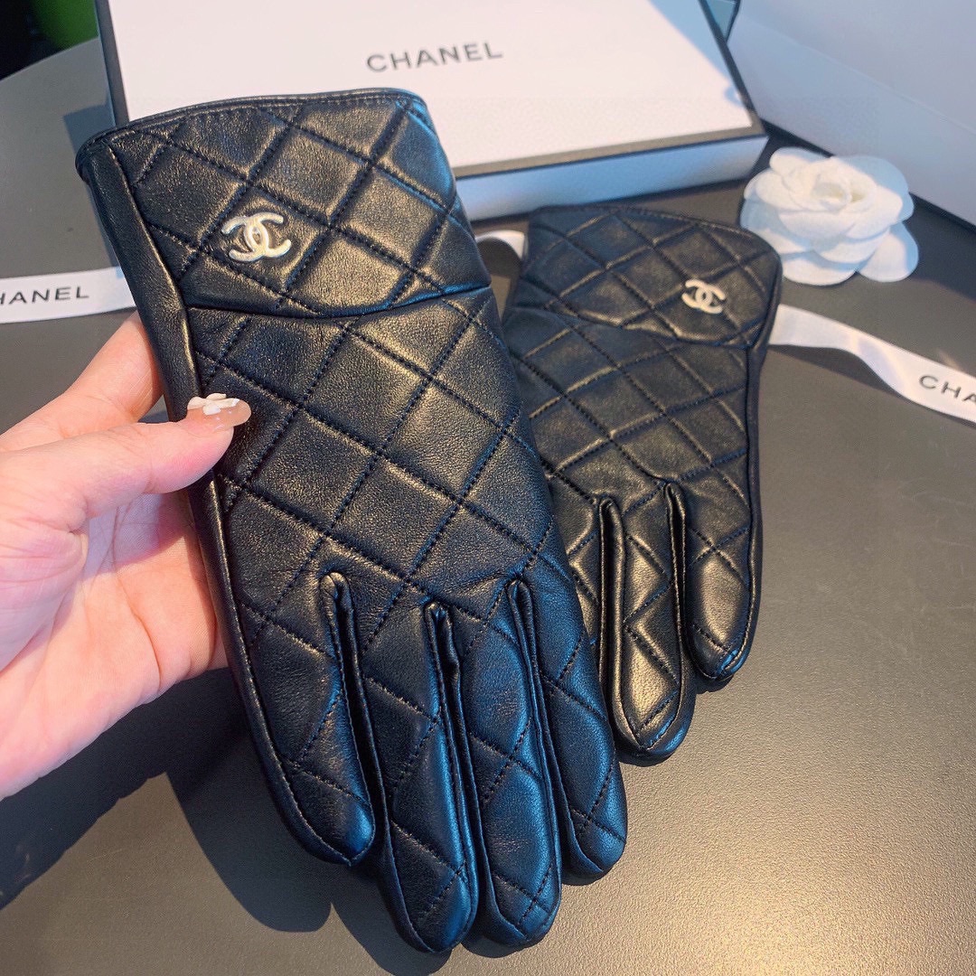 TOP CHANEL Quilted Sheepskin Gloves - Black