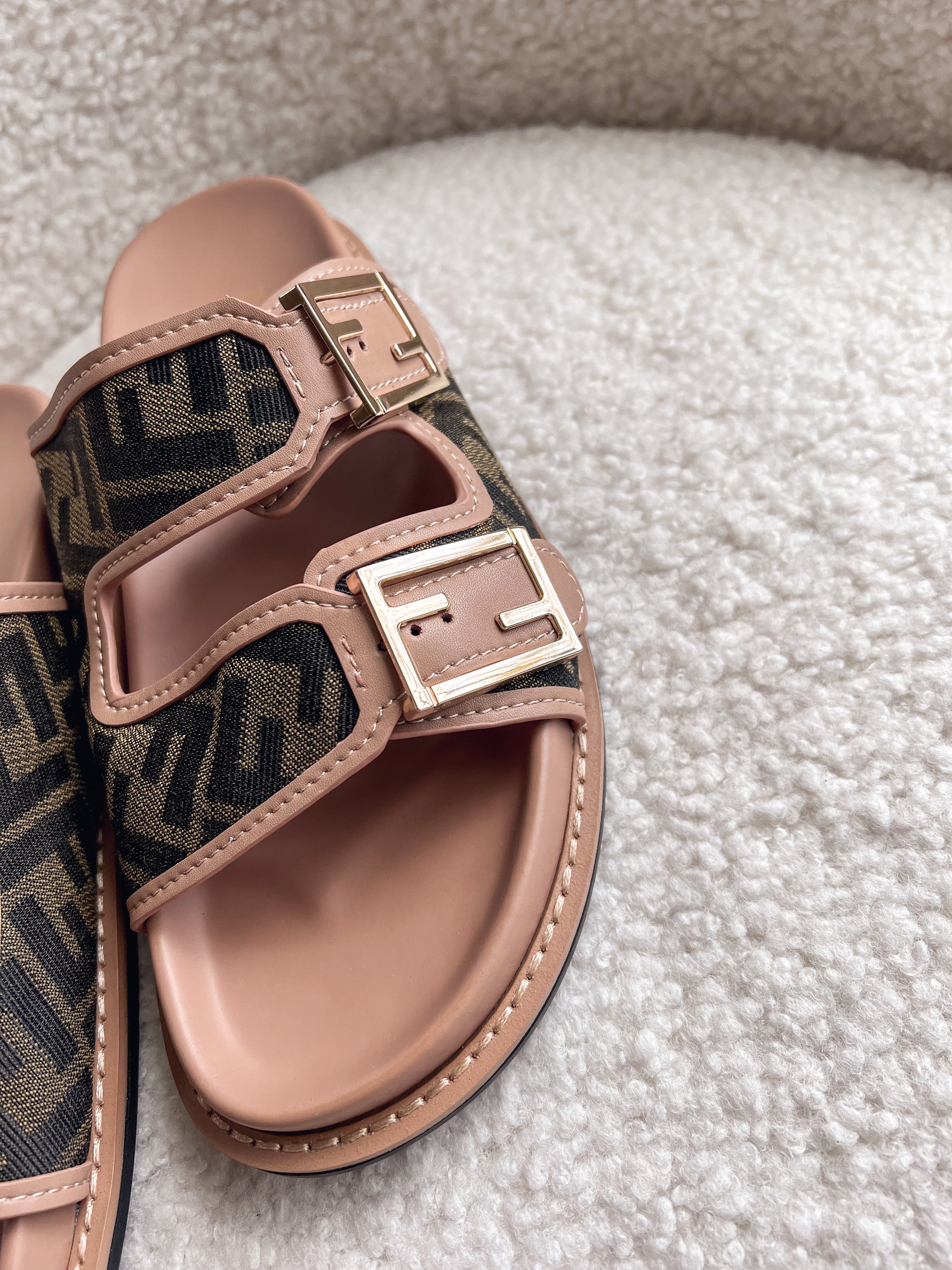 TOP FENDI FENDI Women Logo Canvas Flat Sandals - Brown