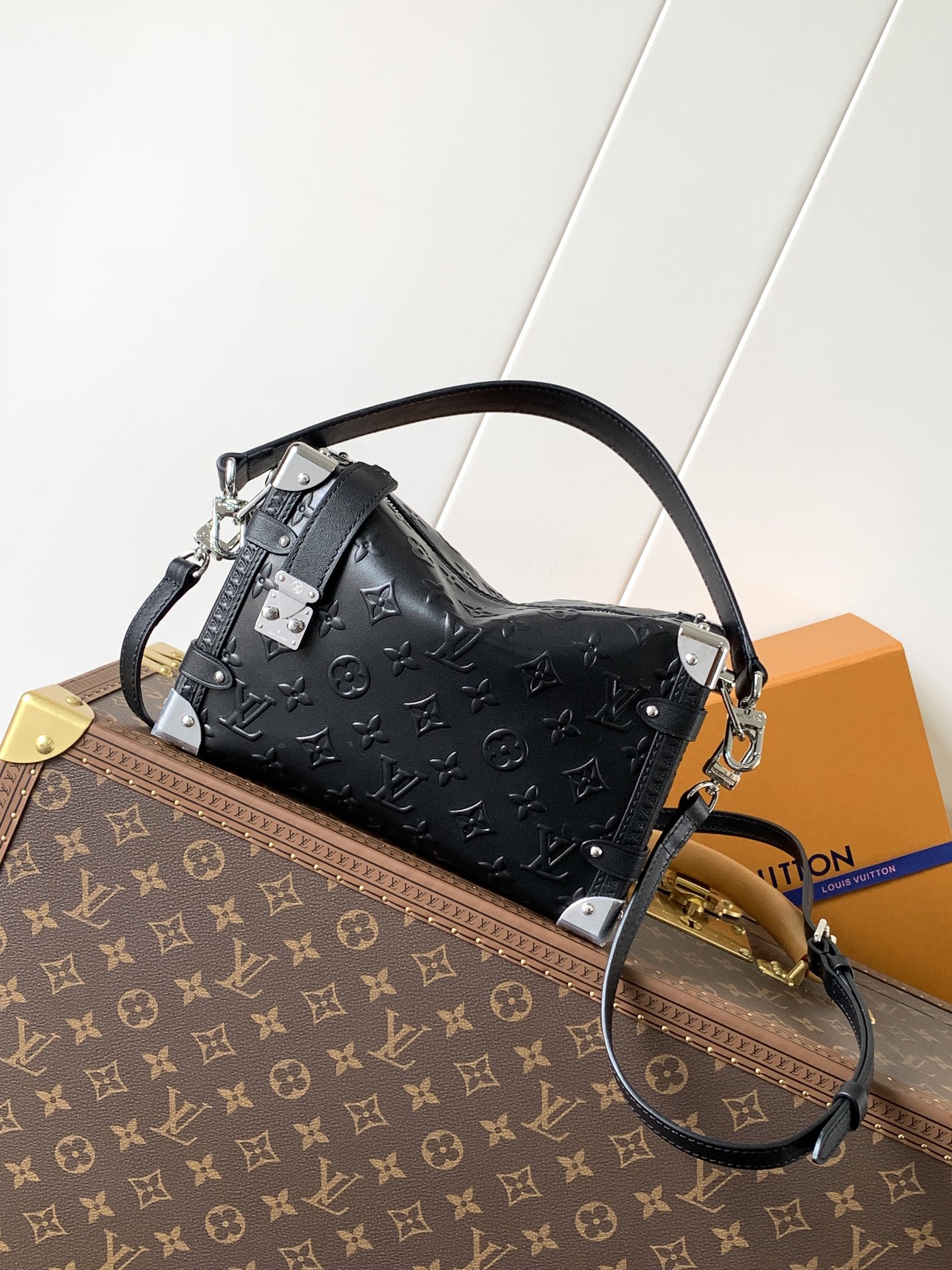 TOP Louis Vuitton LV Side Trunk Medium-Sized Handbag 16*8.5*23.5cm - Black