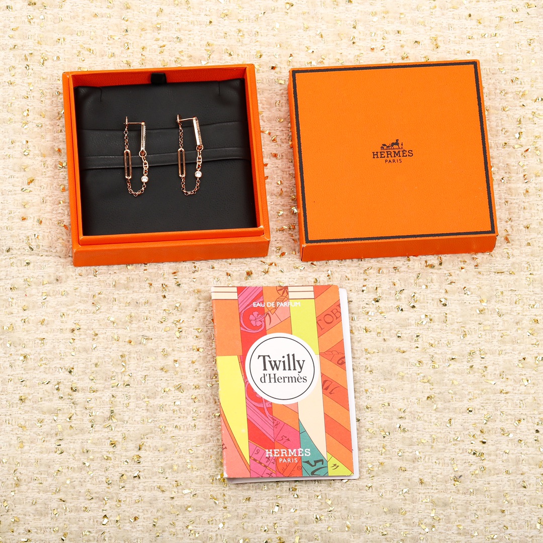 TOP HERMES Pig Nose Diamond Earrings