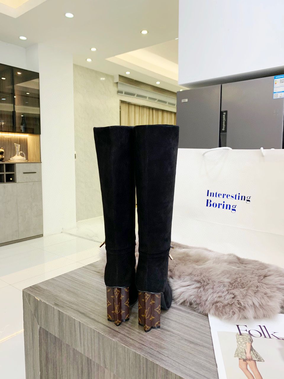 TOP Louis Vuitton LV L*V Silhouette Knee Suede Boots with Bow - Black
