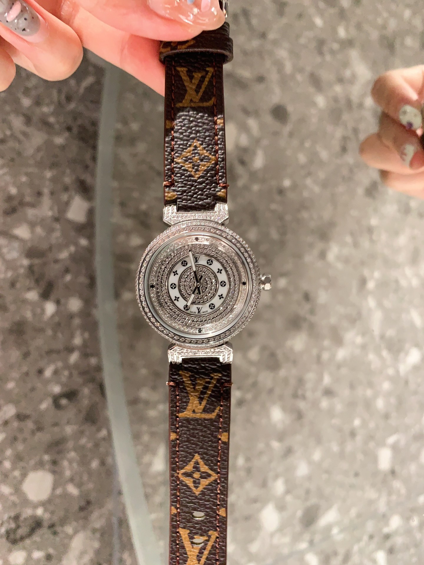 TOP Louis Vuitton LV Quartz Movement Watch 36mm - Brown