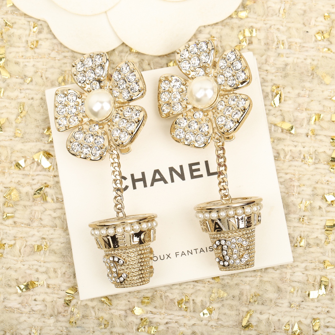 Top CHANEL Potted Flower Earrings