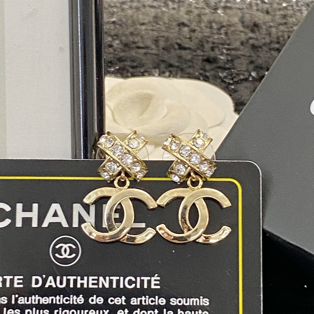 TOP CHANEL Double C Cross Earrings