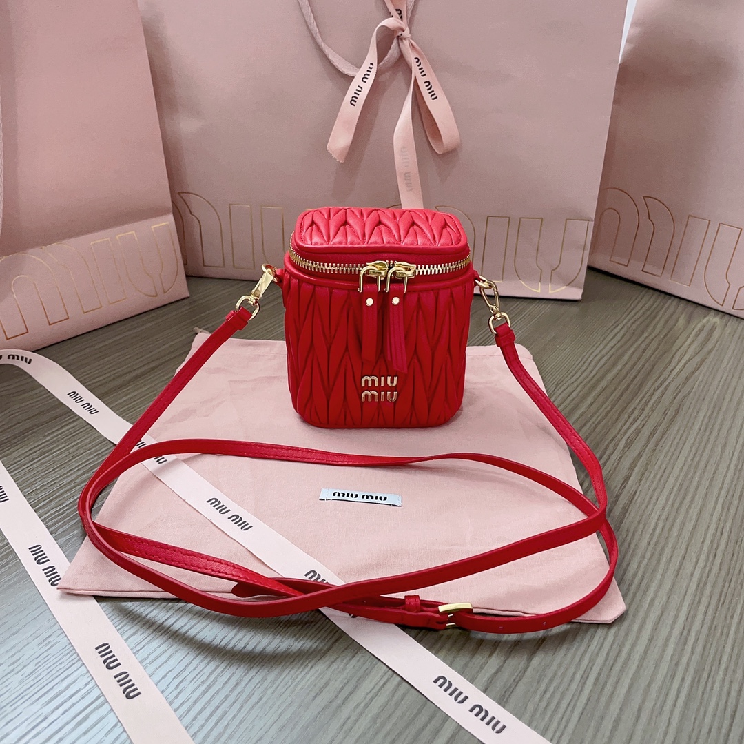 TOP Miu Miu Classic Matelasse lambskin  mini Cosmetic Bag 10.5 x 9.5 x 7  cm - 4 Color