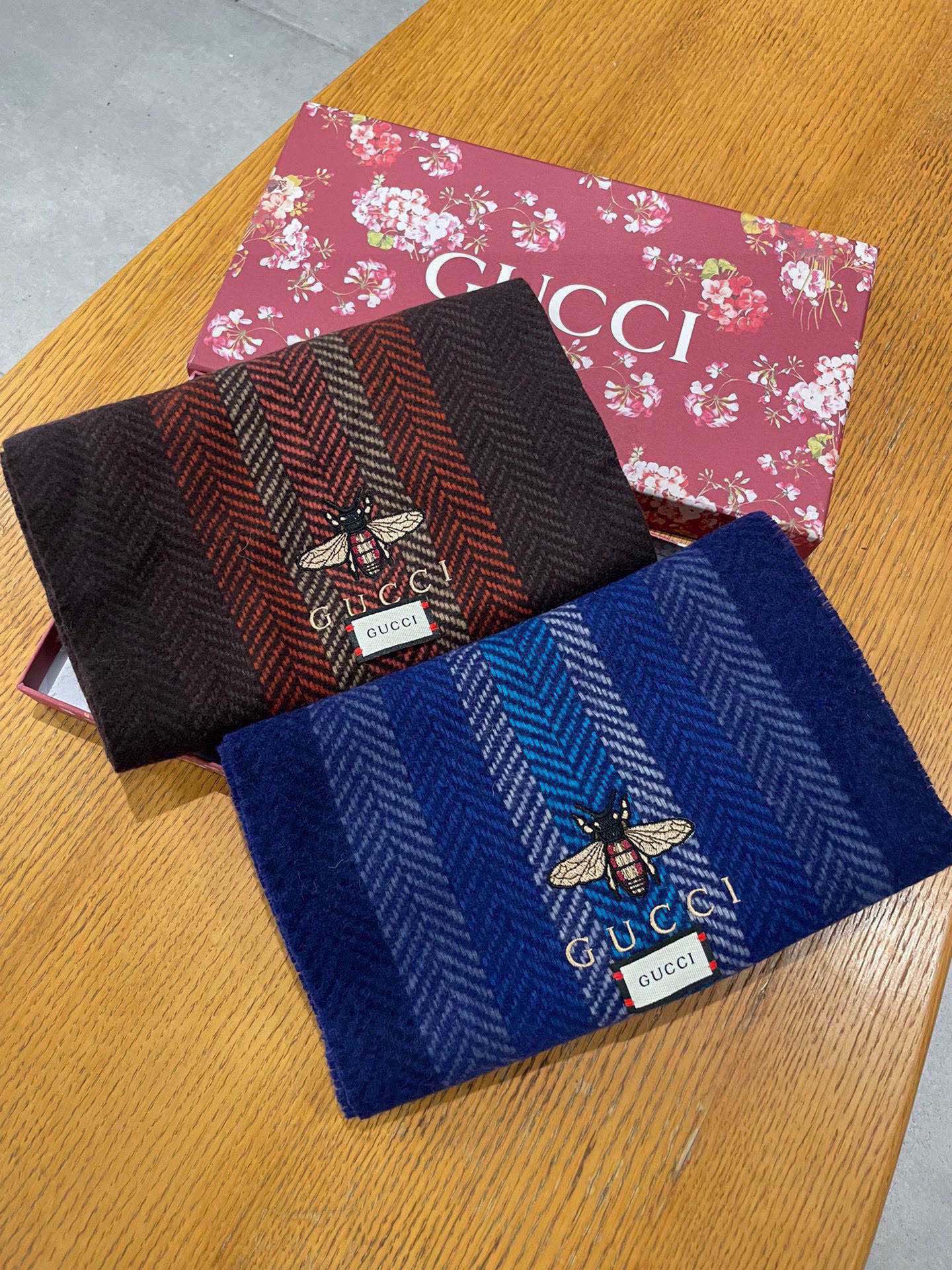 TOP GUCCI Bee Cashmere Scarf 30 x 180 cm - 2 Colors