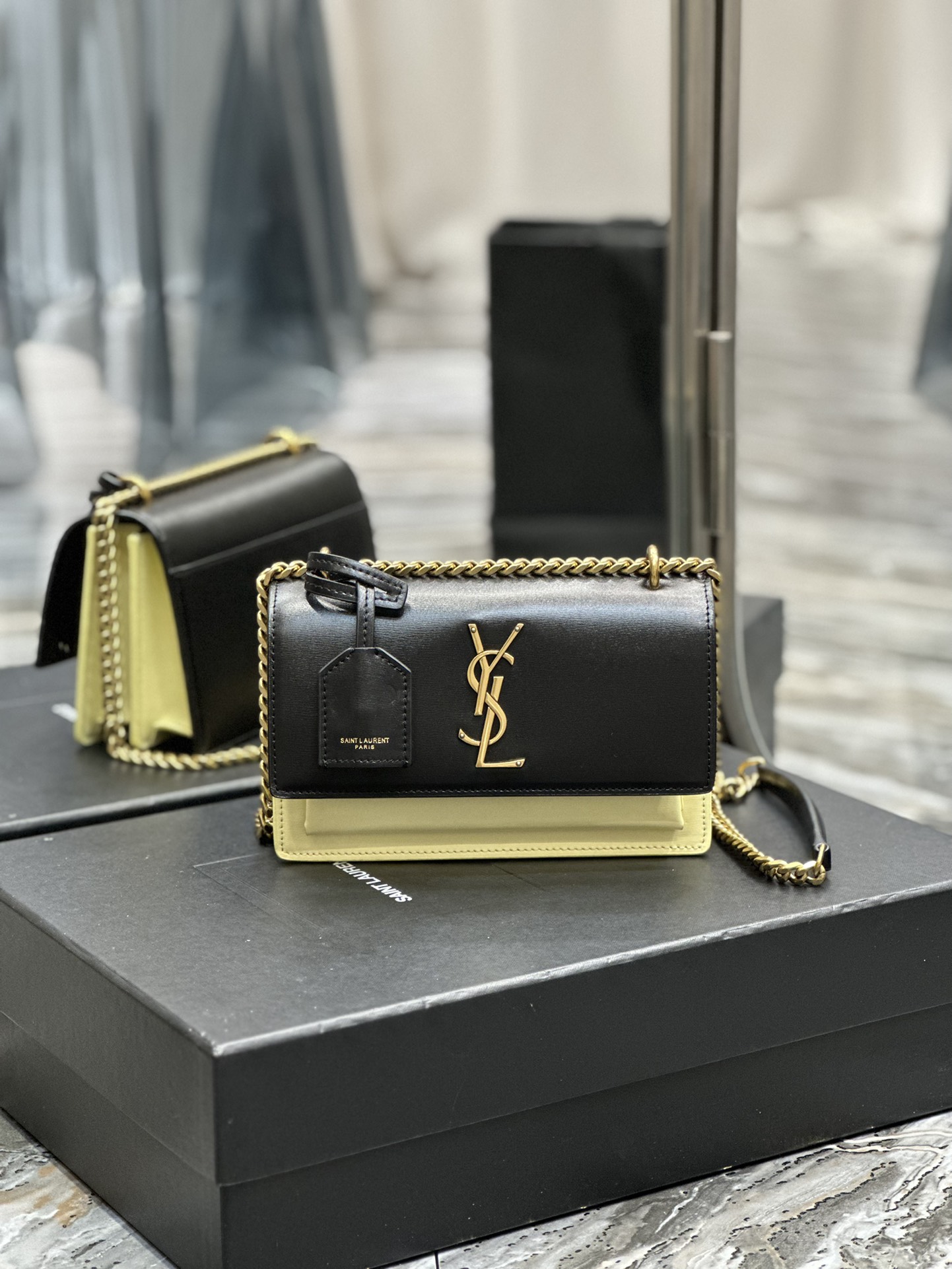 TOP Yves Saint Laurent YSL Crocodile Sunset Shoulder Bag Small - Black with Apricot GHW