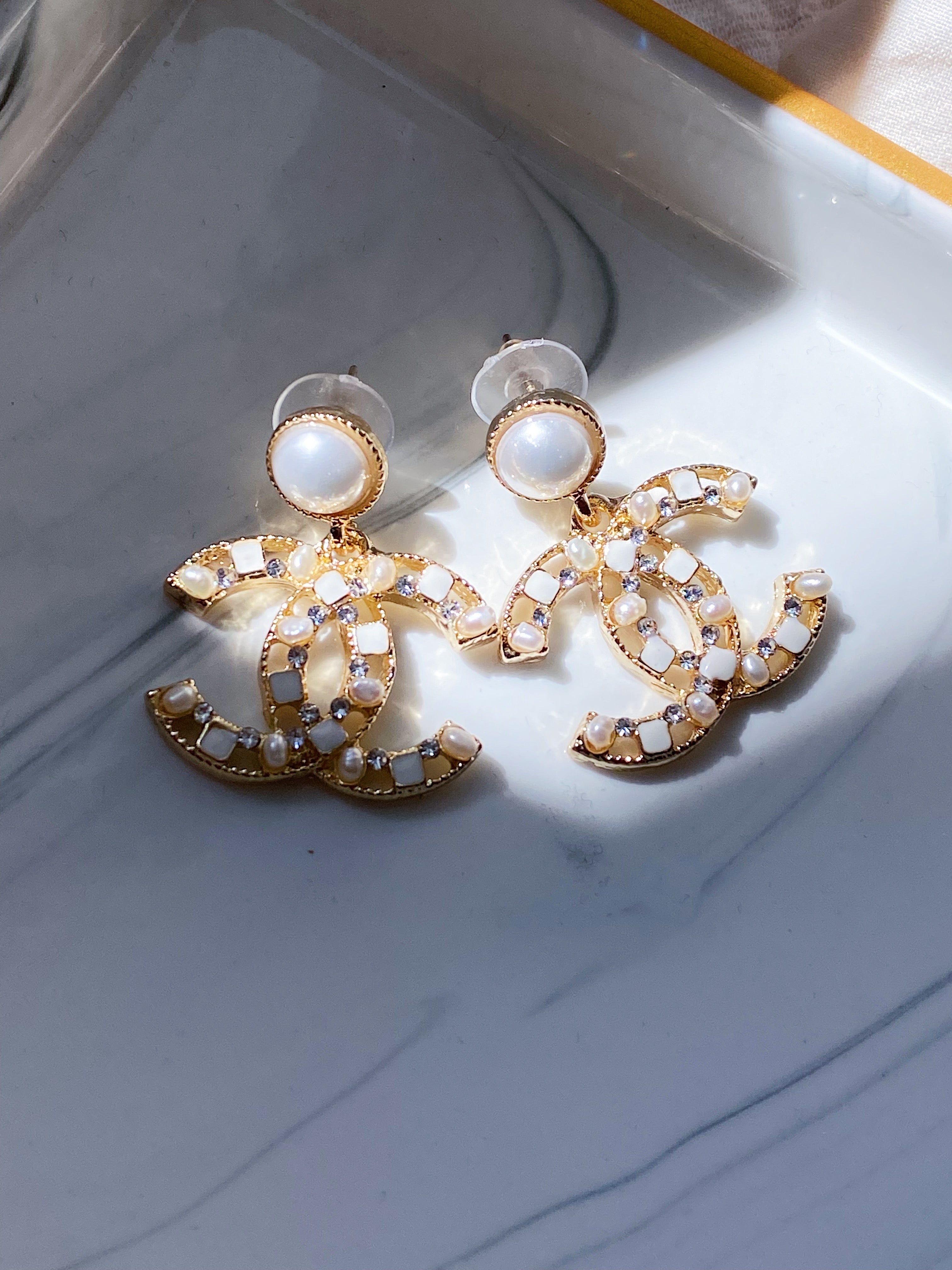 TOP CHANEL Dangle Earrings