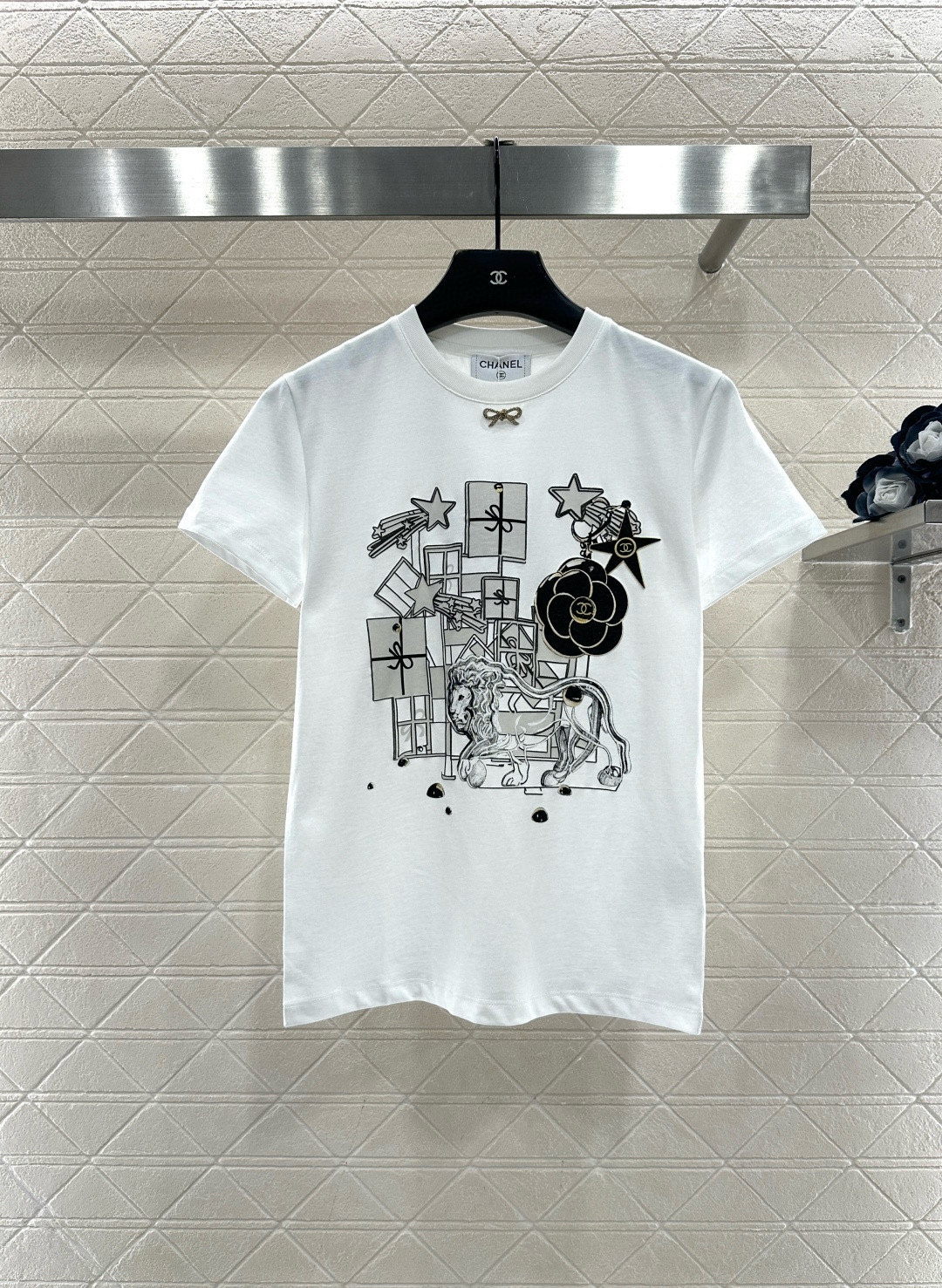 TOP CHANEL Women's T-shirt - 2 Colors