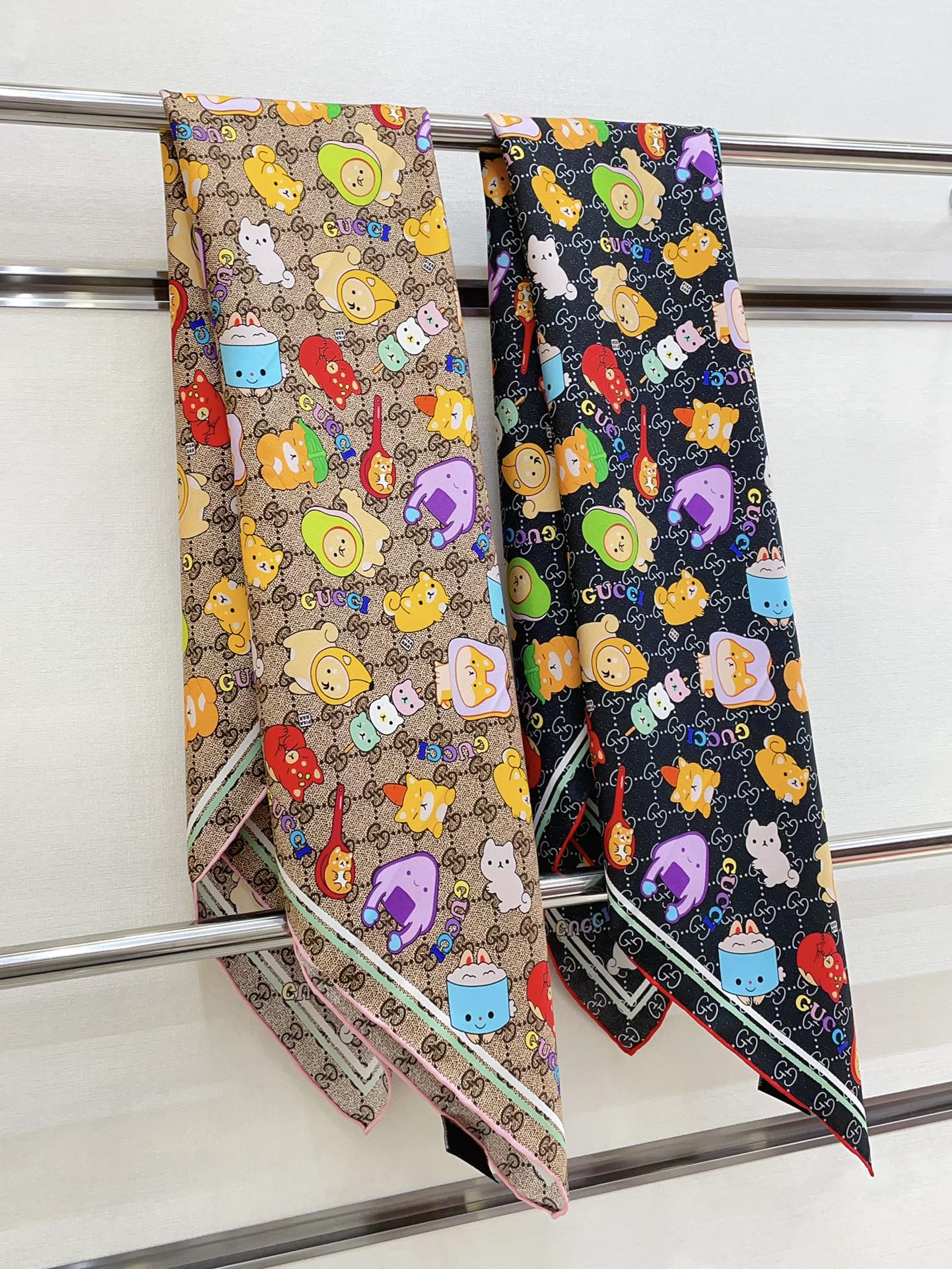 TOPGucci Silk Scarf 90 x 90 cm-2 Colors
