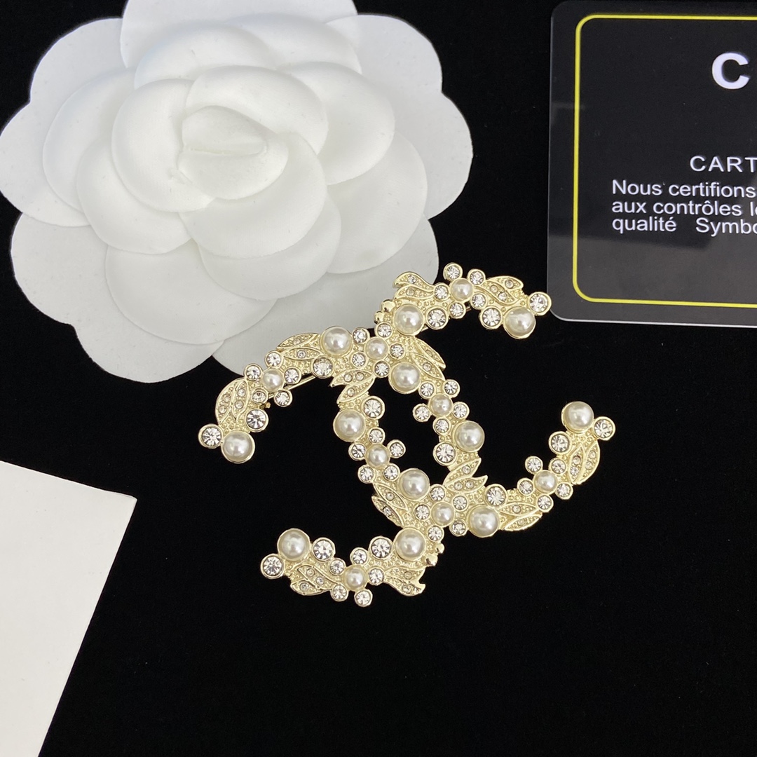 TOP CHANEL Brooch Collections