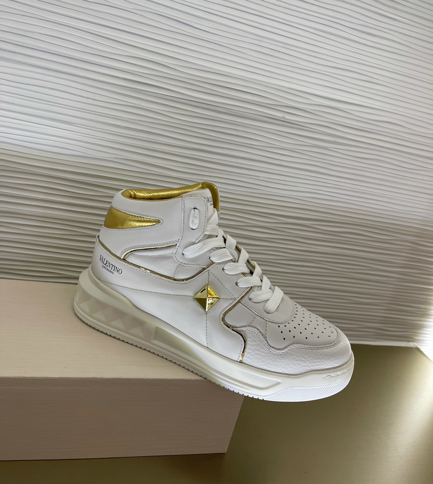 Valentino One Stud High‑Top Sneakers White Gold Calf Leather One‑Stud Ornament Platform Shoes Unisex