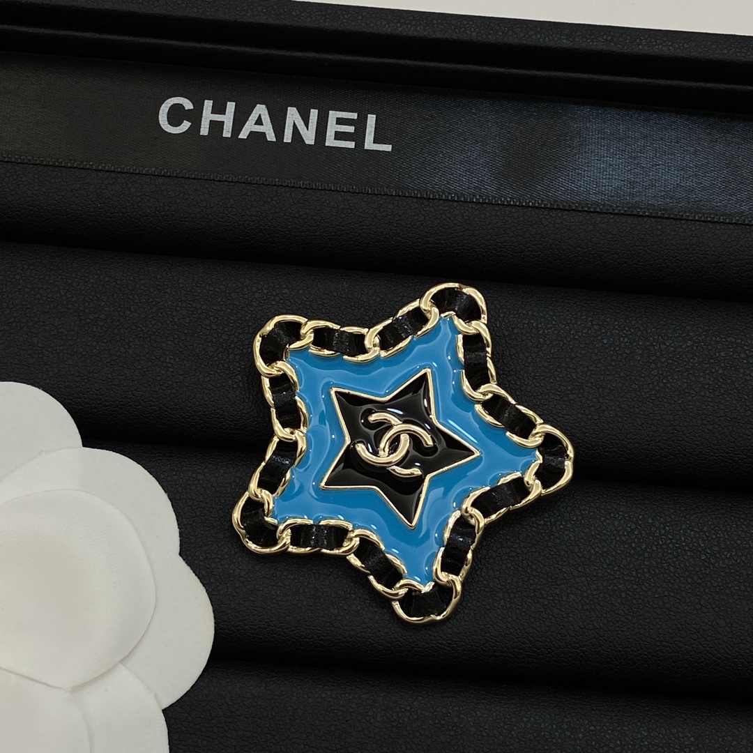 TOP CHANEL Star Brooch