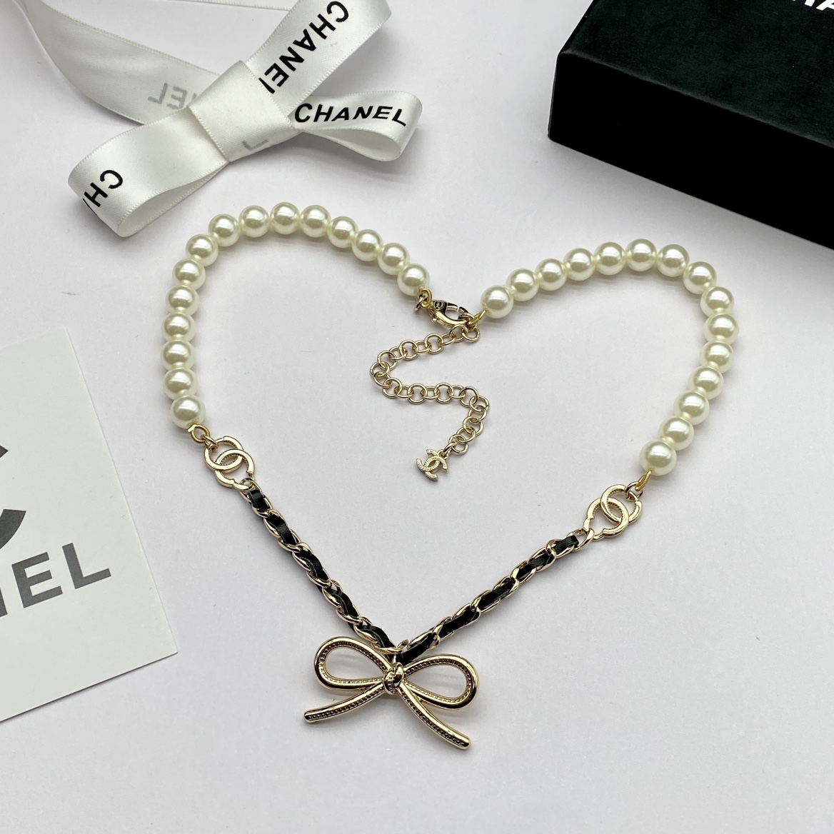 TOP CHANEL Pearl Necklace