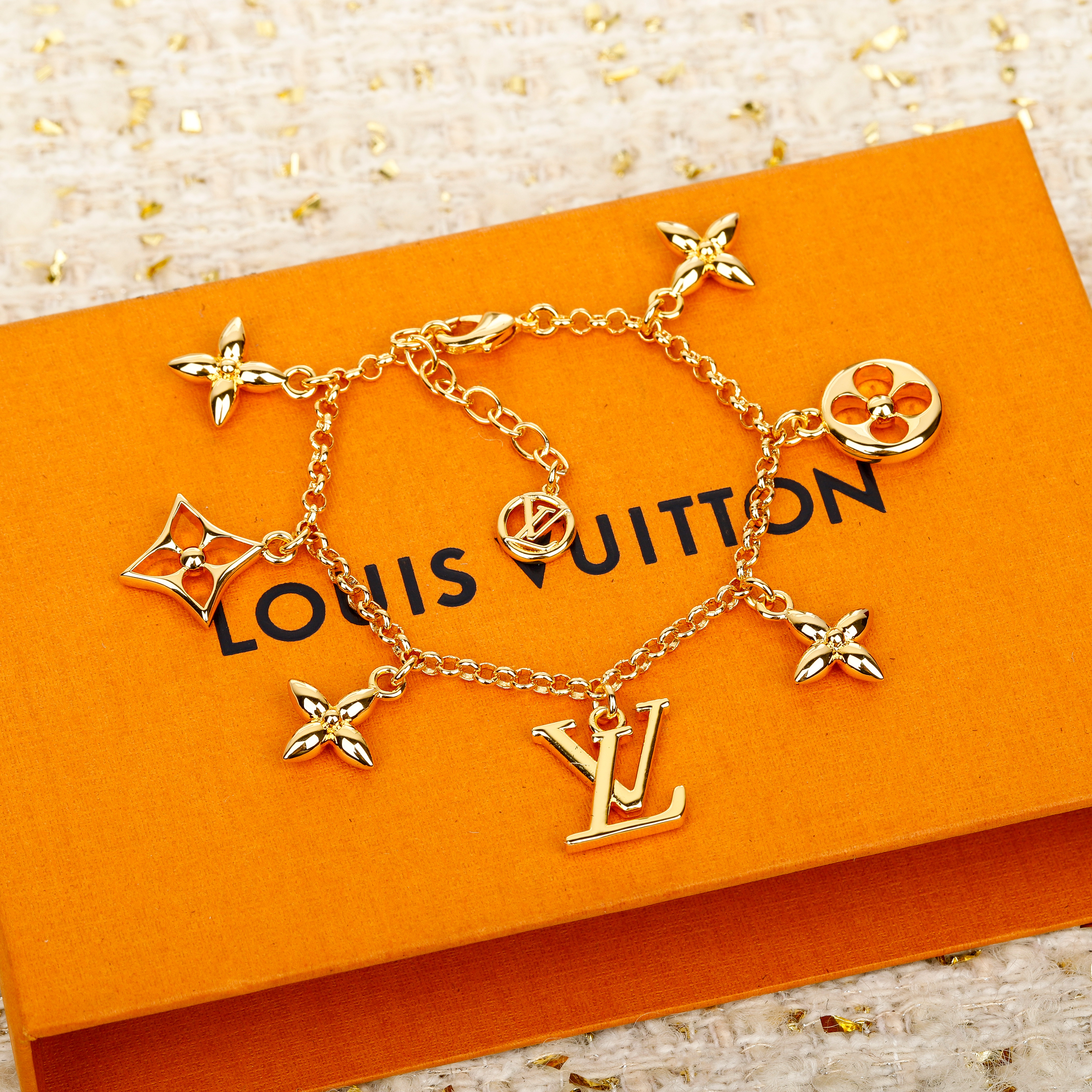 TOP Louis Vuitton LV Bracelet - Gold
