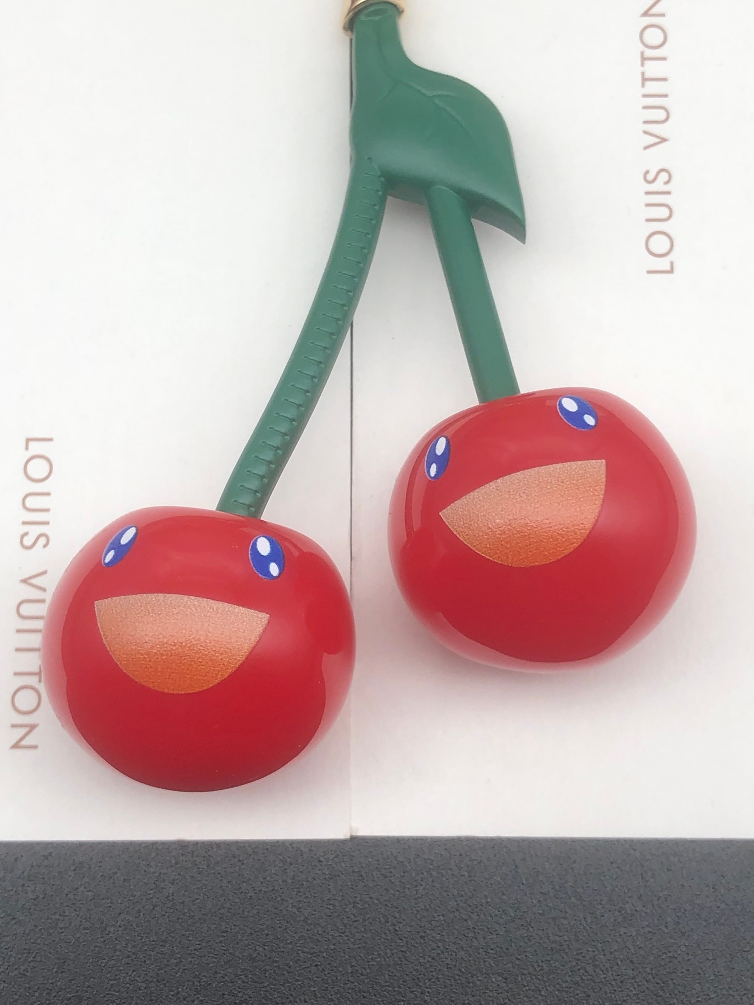 TOP Louis Vuitton LV Cerise Keychain/ Bag Charm - Gold