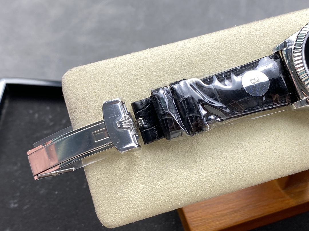 TOP ROLEX  Day-Date Sliver Bezel Watch 36mm - Black