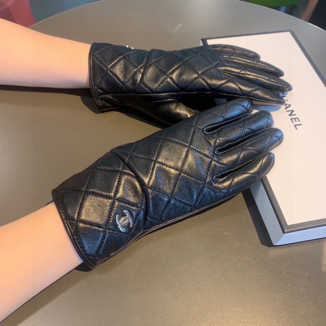 TOP CHANEL Quilted Sheepskin Gloves - Black