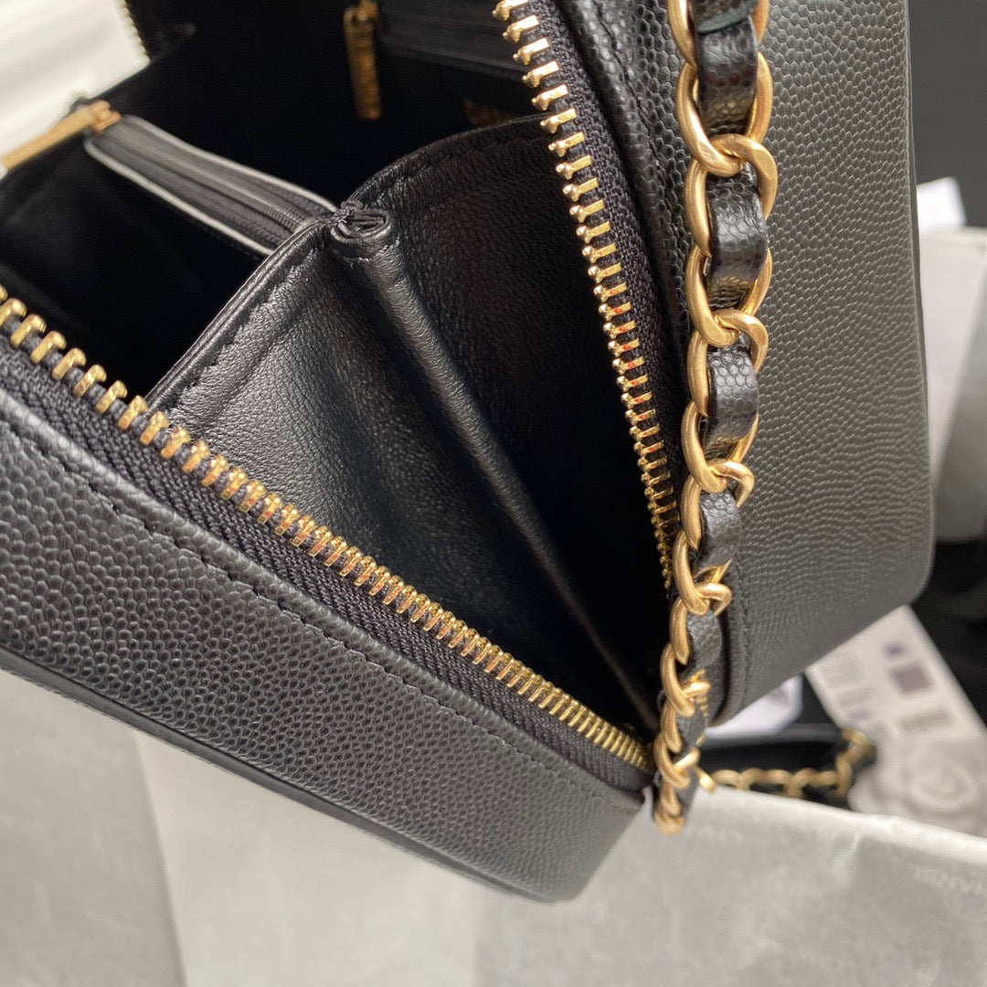TOP CHANEL Vanity Case Bag Small - Black & GHW