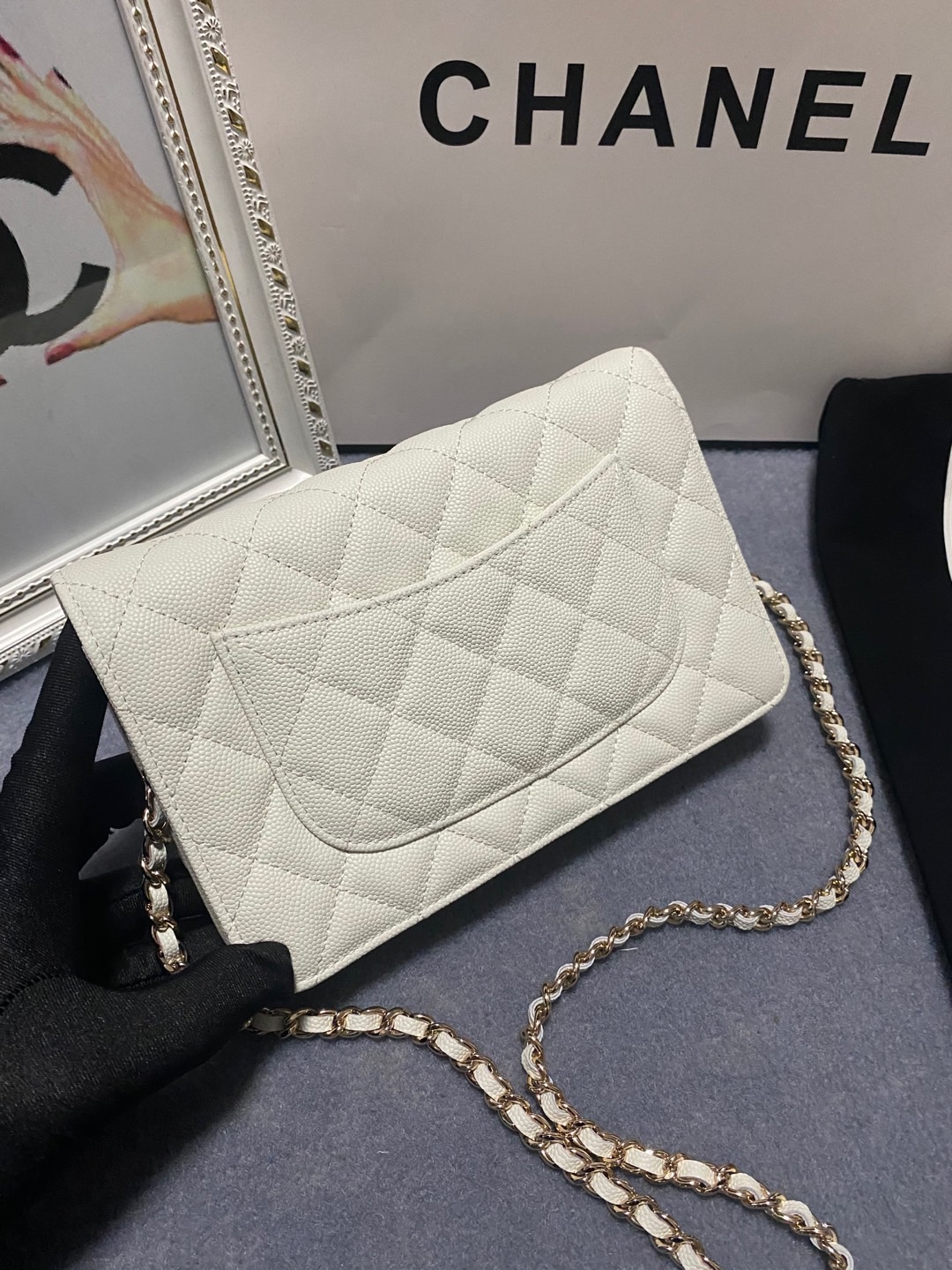TOP CHANEL WOC Cowhide Bag 19cm - White