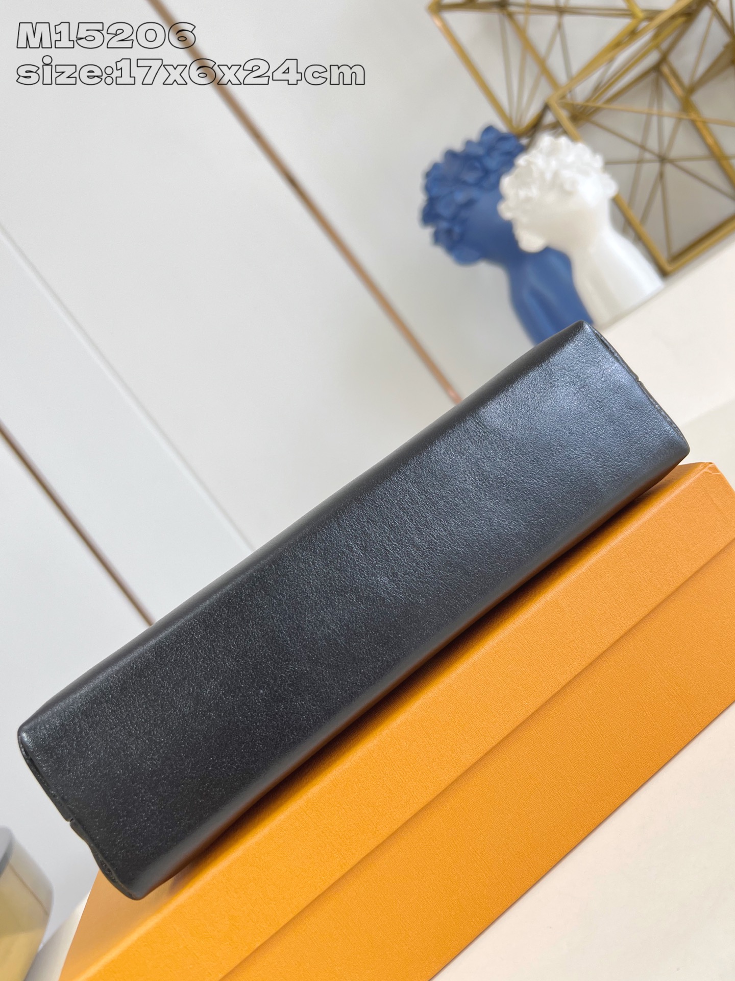 TOP Louis Vuitton LV Pochette Cosmétique Cosmetic Bag 17 x 6 x 24 cm - Black