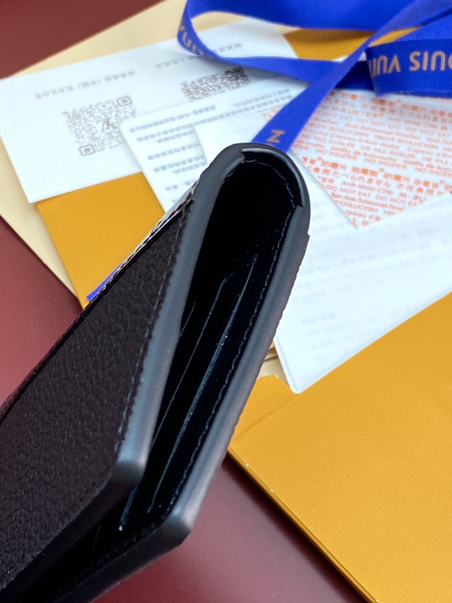 TOP Louis Vuitton LV Men's Card Holder with Crocodile Leather 8x11x1cm - Black