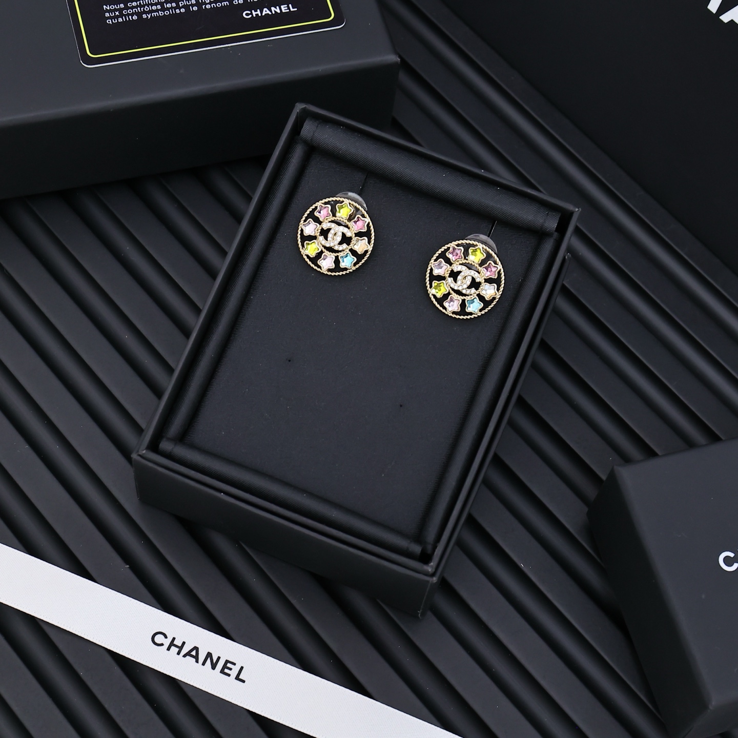 TOP CHANEL Earrings- Gold