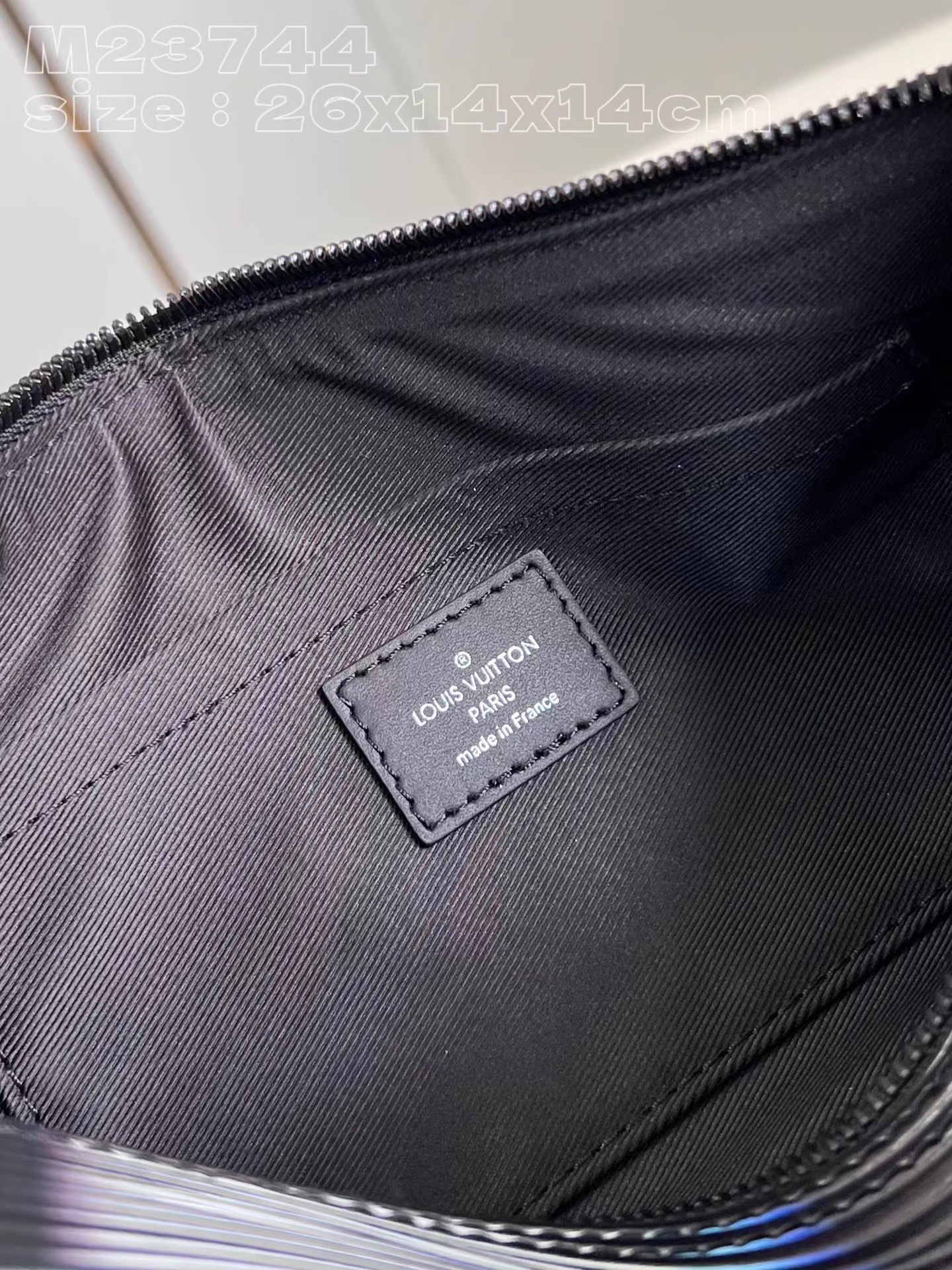 TOP Louis Vuitton LV Soft Polochon Leather Handbag - 26 x 14 x 14cm - Black