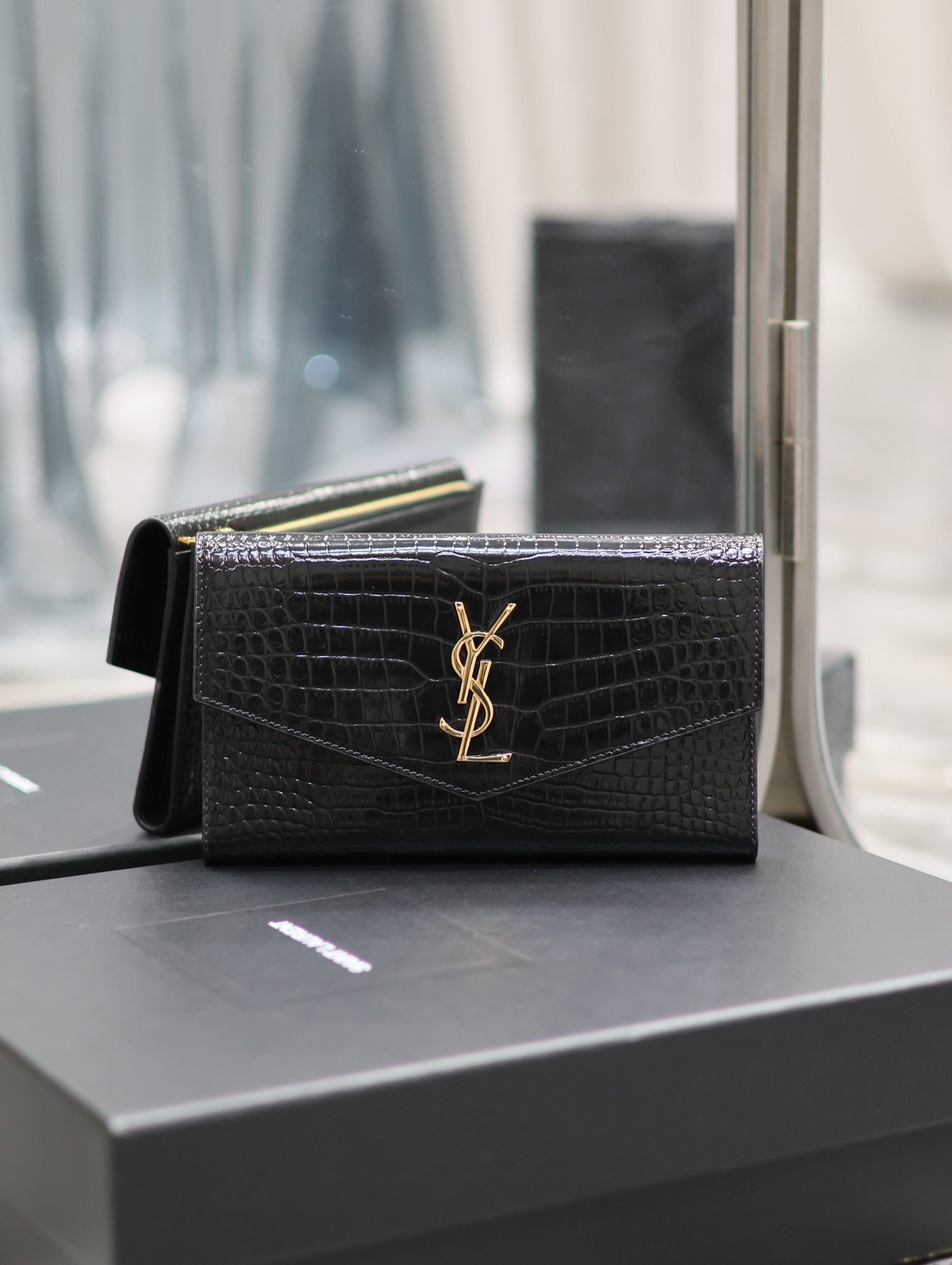 TOP Yves Saint Laurent YSL Cowhide Crocodile Embossed Wallet - 2 Colors&GHW