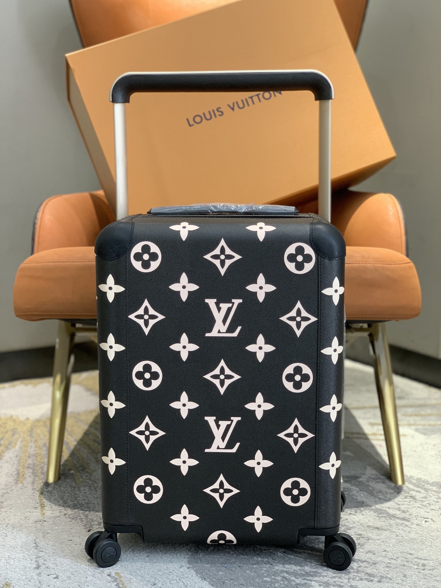 TOP Louis Vuitton LV Rolling Luggage Horizon 38.0 x 55.0 x 21.0 cm - 2 Colours