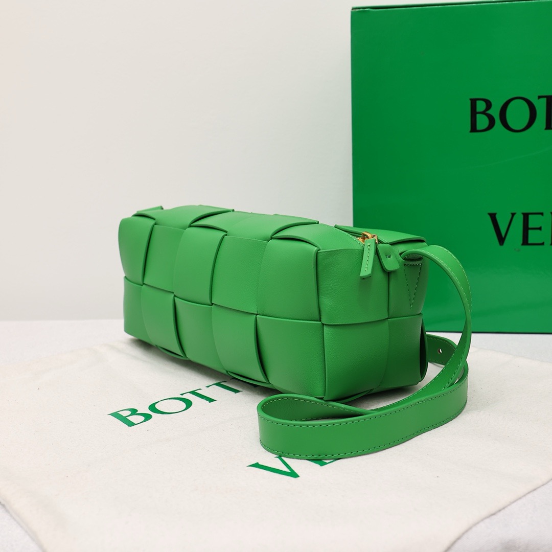 Bottega Veneta BV Small Brick Cassette Shoulder Bag (Replica)