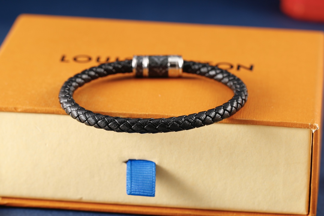 TOP Louis Vuitton LV Leather with Logo Thin Circle Bracelet - Black