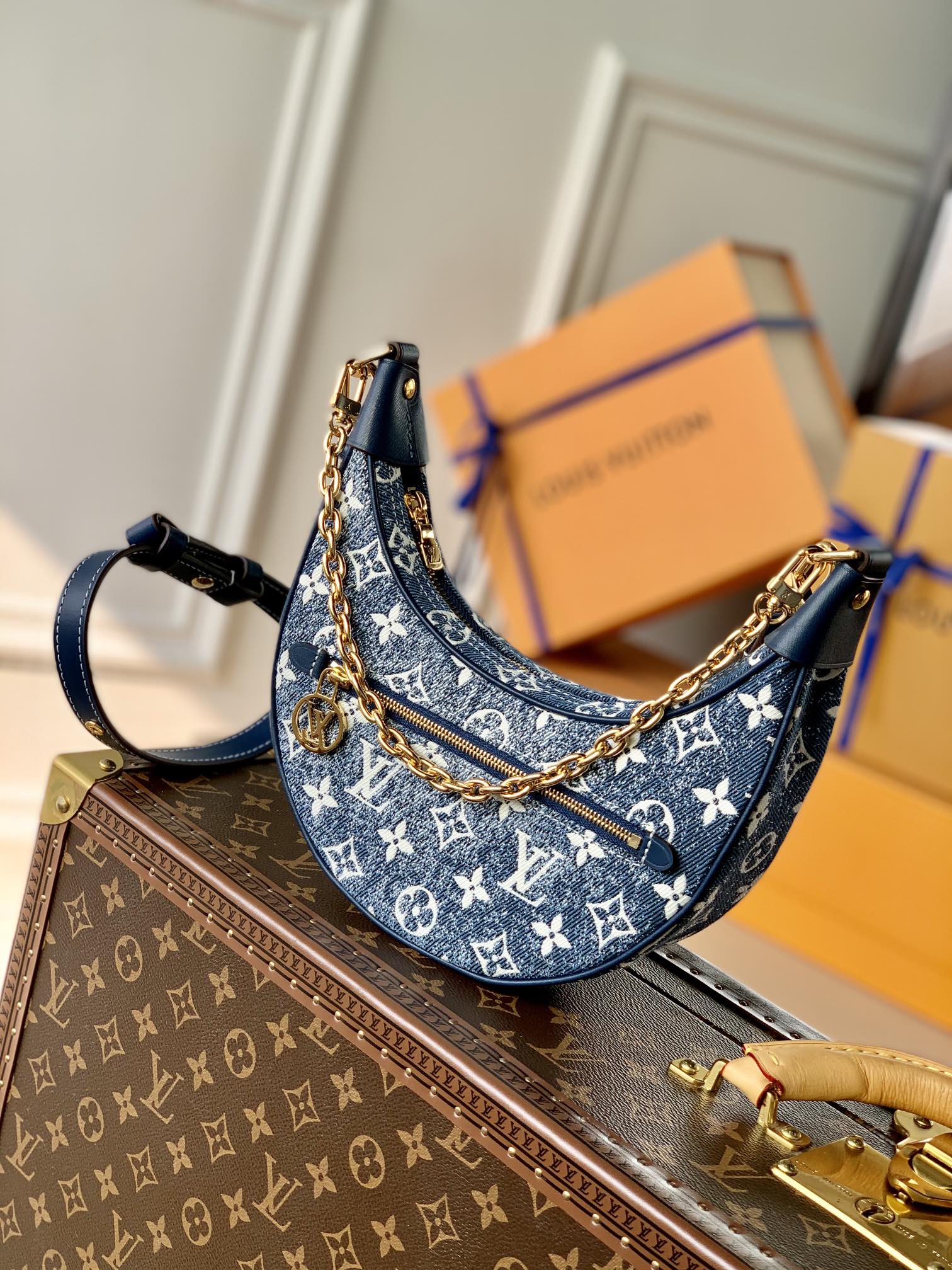 TOP Louis Vuitton LV  Circle Monogram Denim 23x13x6cm-Blue