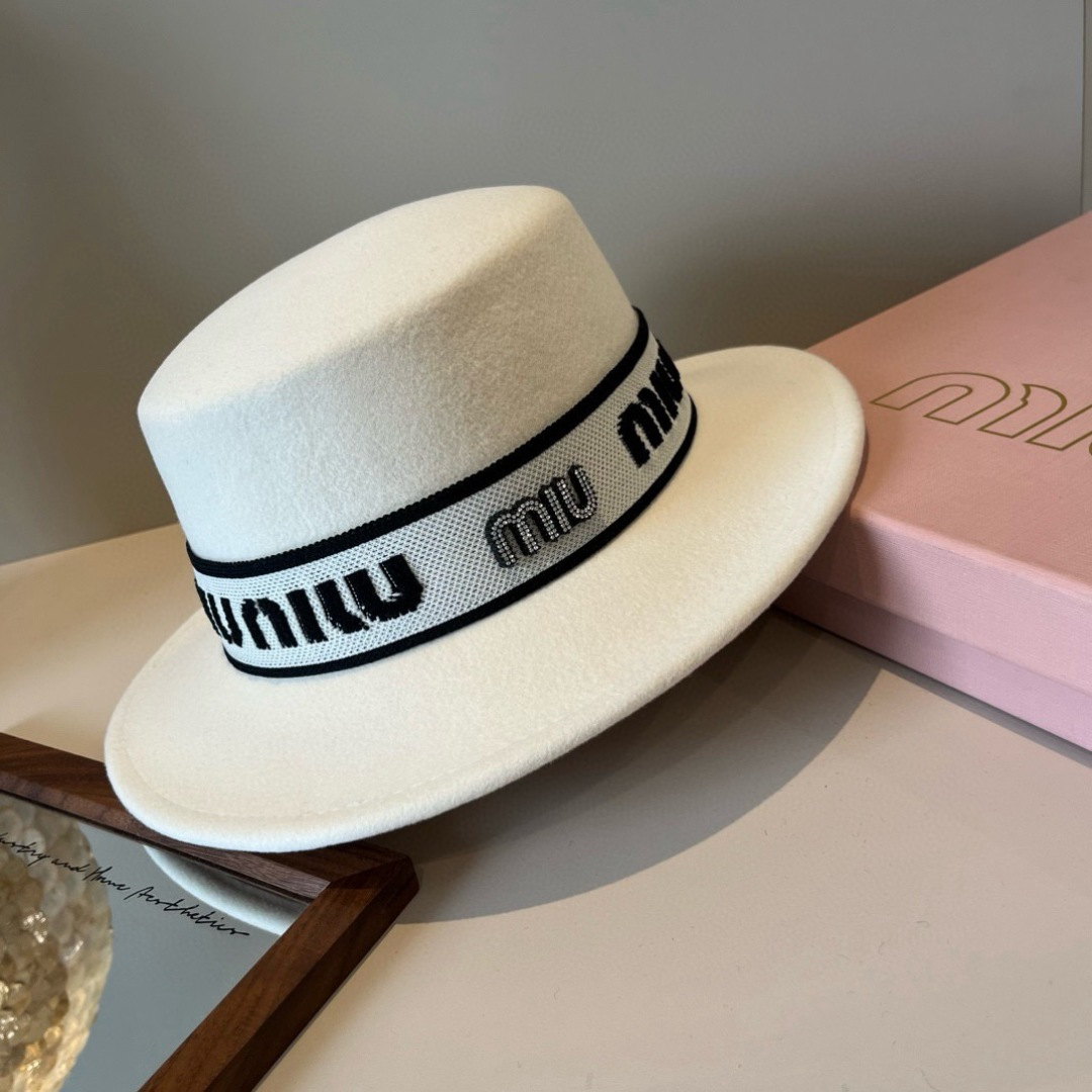 TOP Miu Miu Wool Hat - White