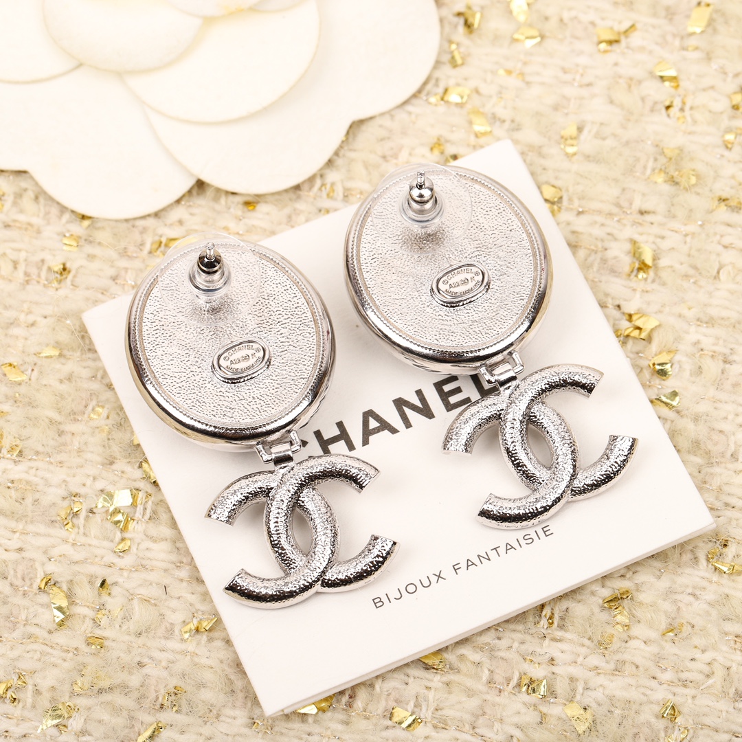 TOP CHANEL Five-pointed Star Double C Earrings