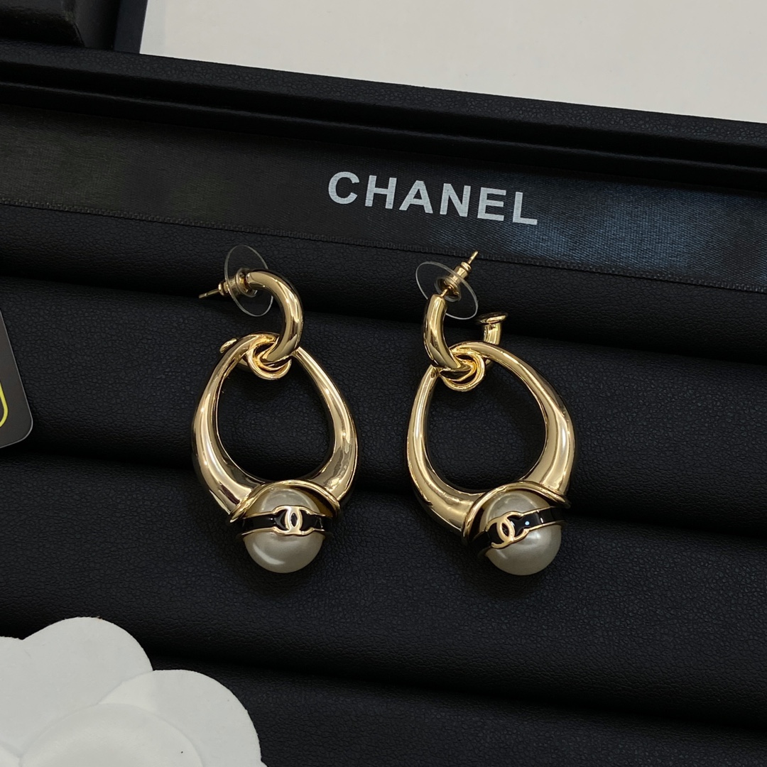 TOP CHANEL CC Earring
