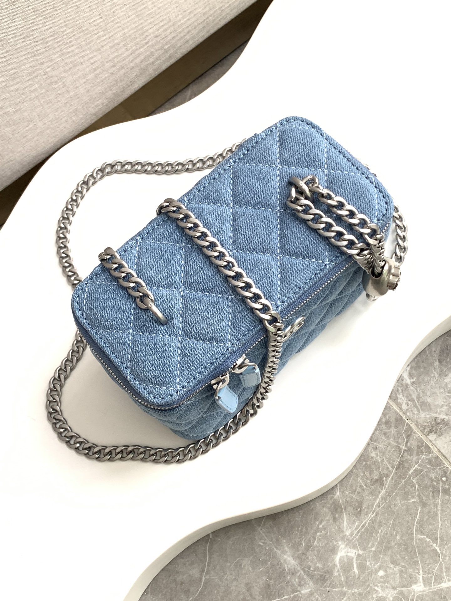 TOP CHANEL Vanity Case Denim with Heart Shape Adjustable Buckle 8.5x11x7cm/9.5x18x8cm - Blue