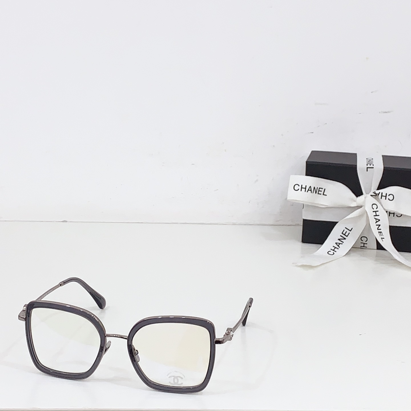 TOP CHANEL Sunglasses - 6 Colors