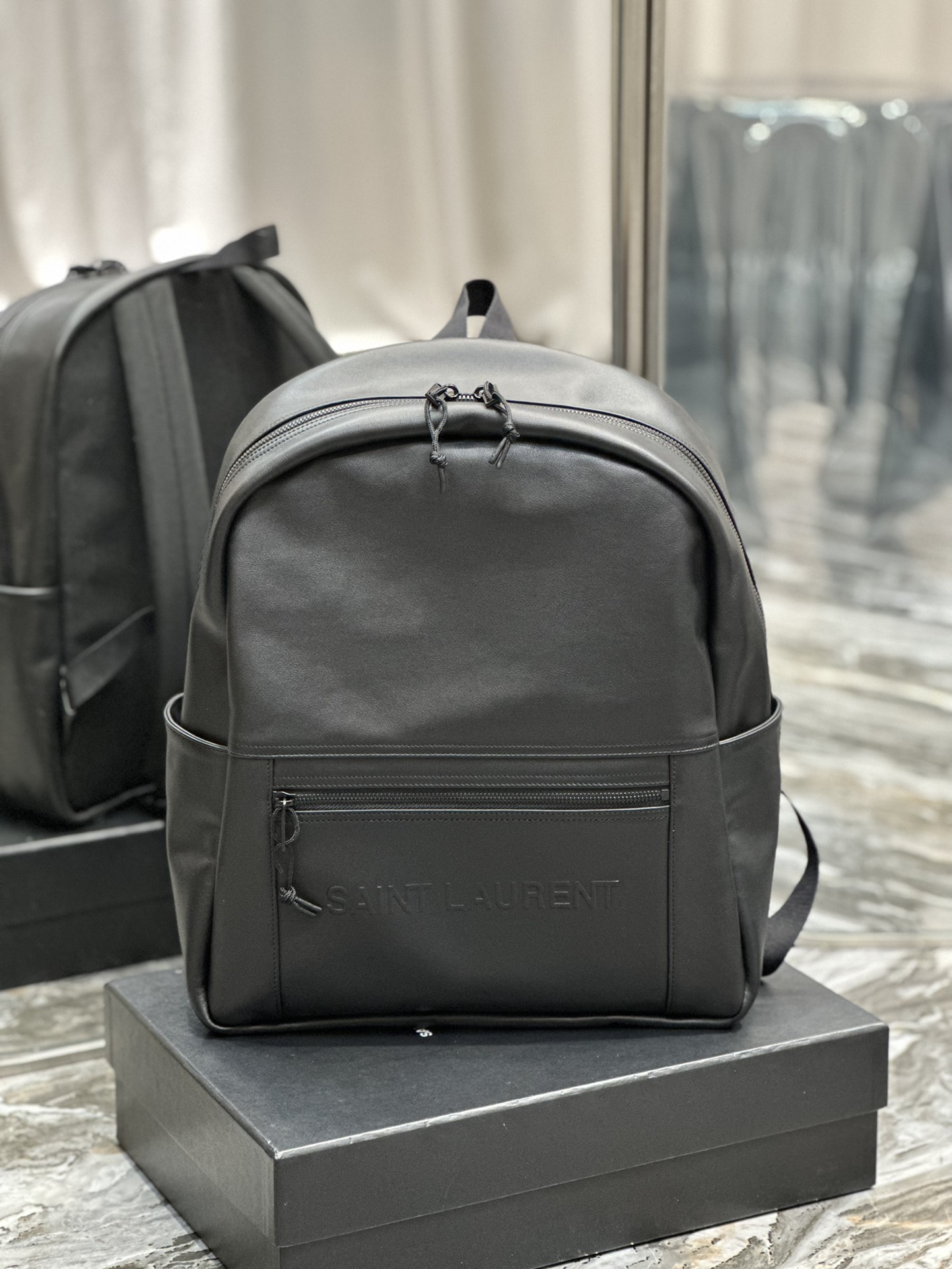 TOP Yves Saint Laurent YSL Cowhide Backpack - Black