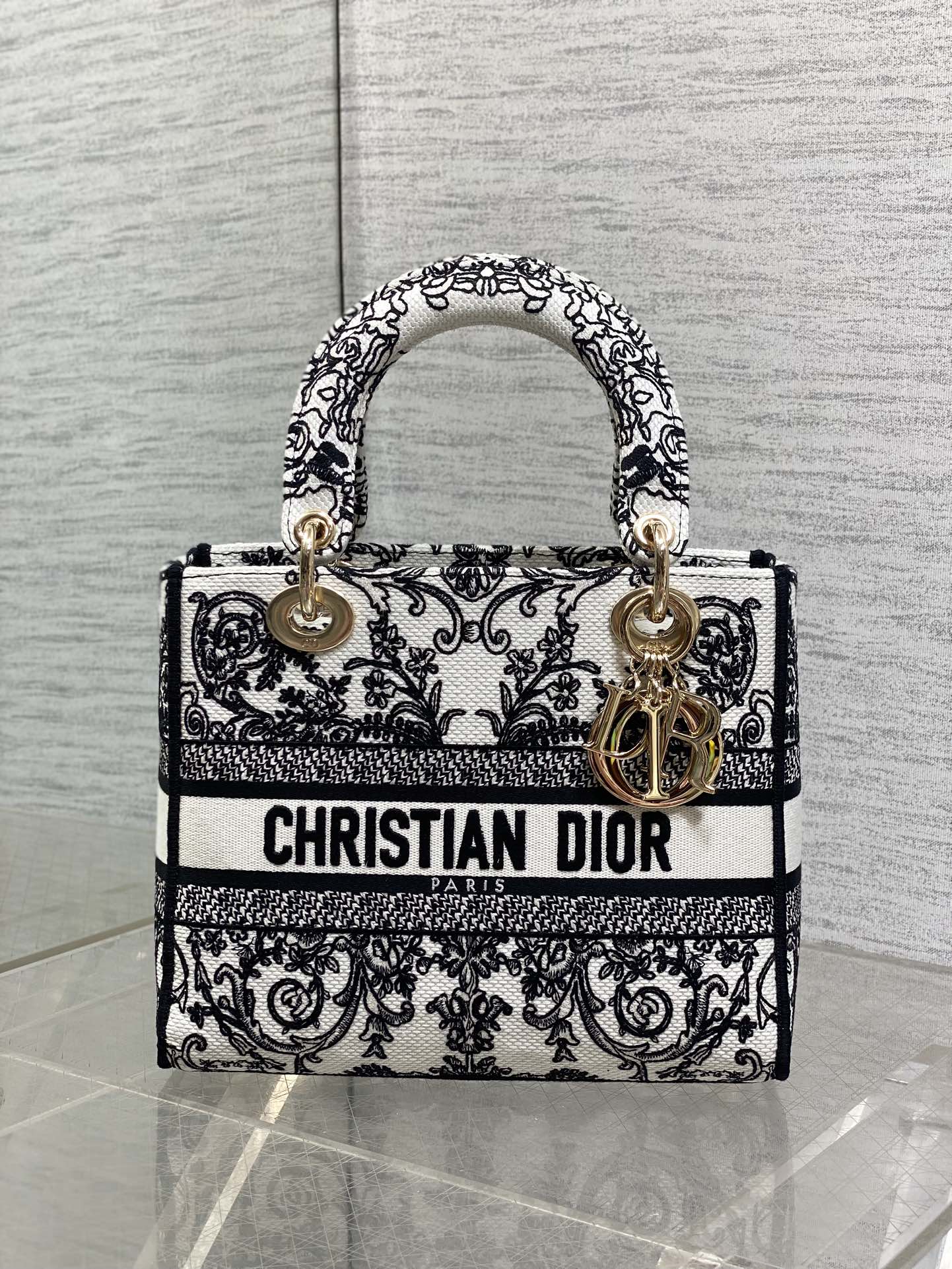 TOP Christian Dior Embroidered Lady Bag 24x11x20cm - Black And White