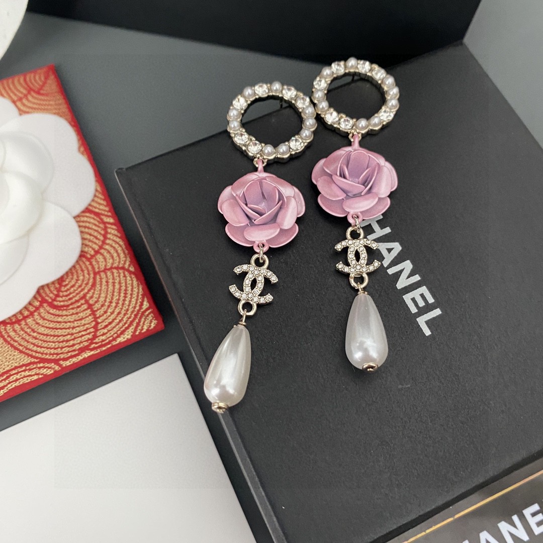 TOP CHANEL Flower Pearl Stud Earrings - 2 Colors